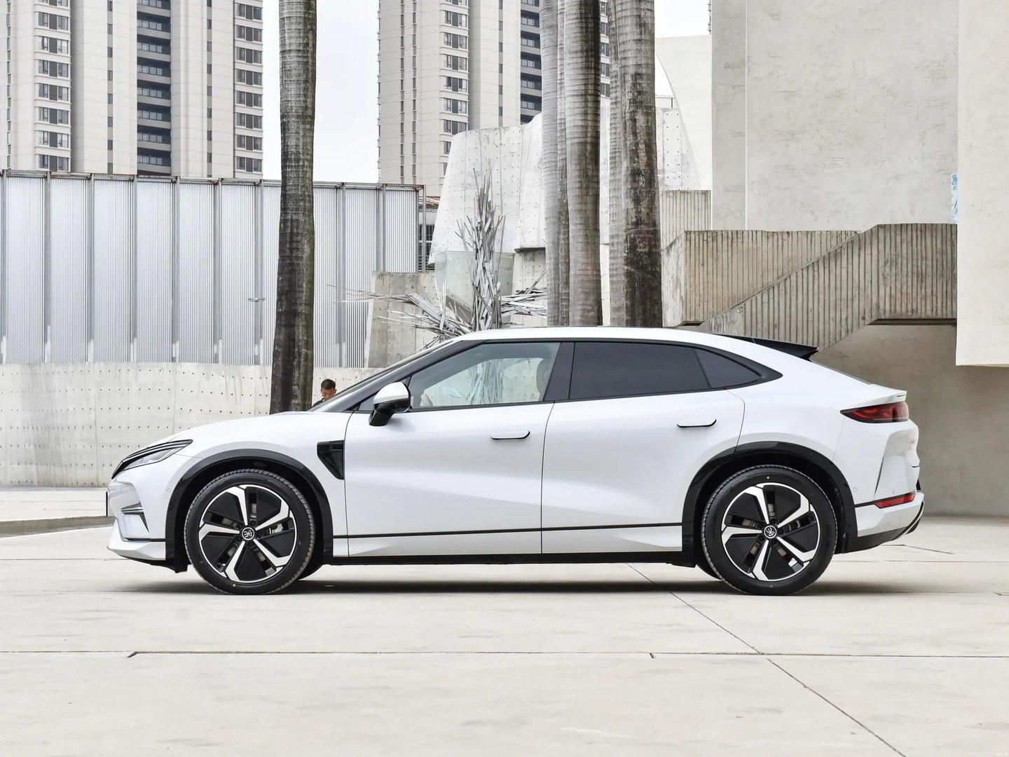 BYD_Song_L_1_generation__SUV_5-doors__4.jpg