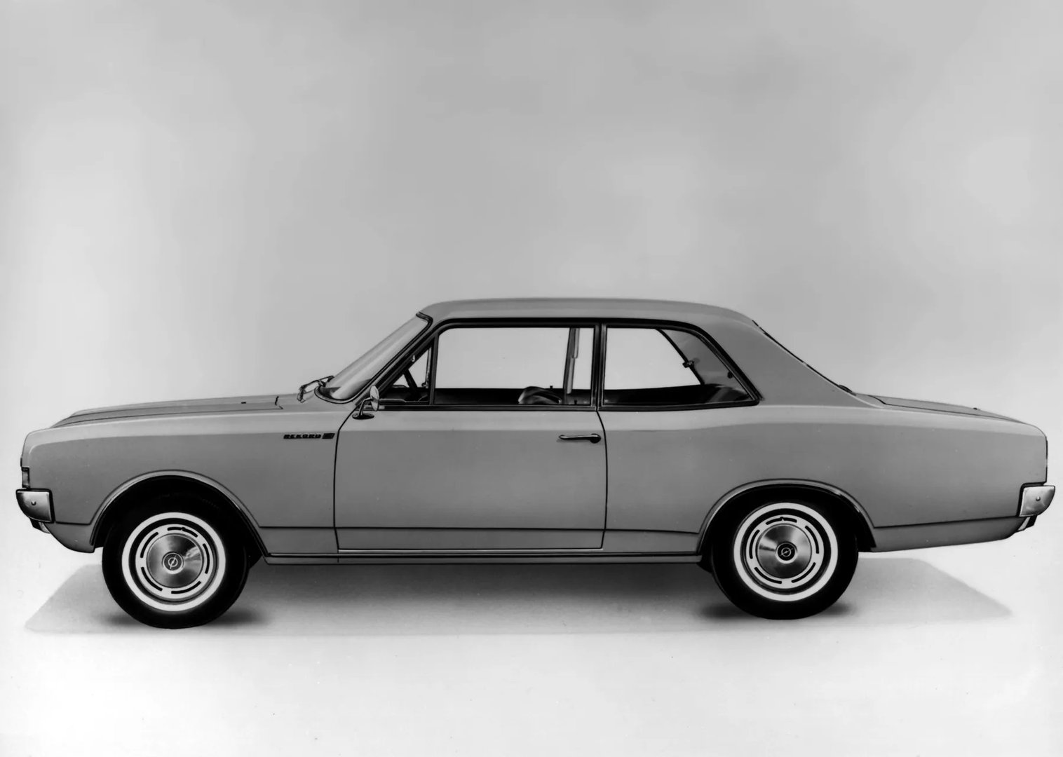 Opel_Rekord_3_generation__Sedan_2-doors__11.jpg