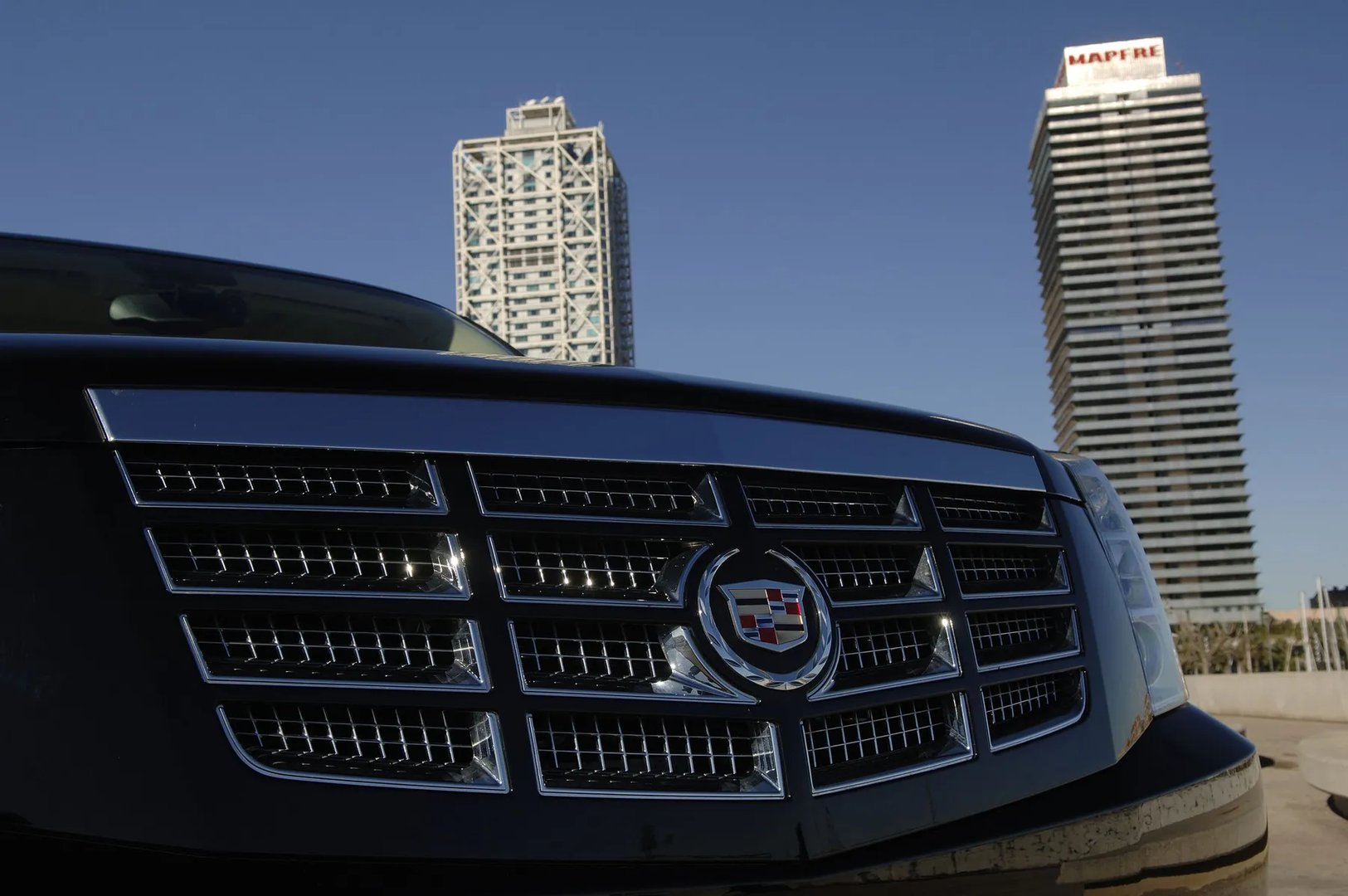 Cadillac_Escalade_3_generation__SUV_5-doors__12.jpg