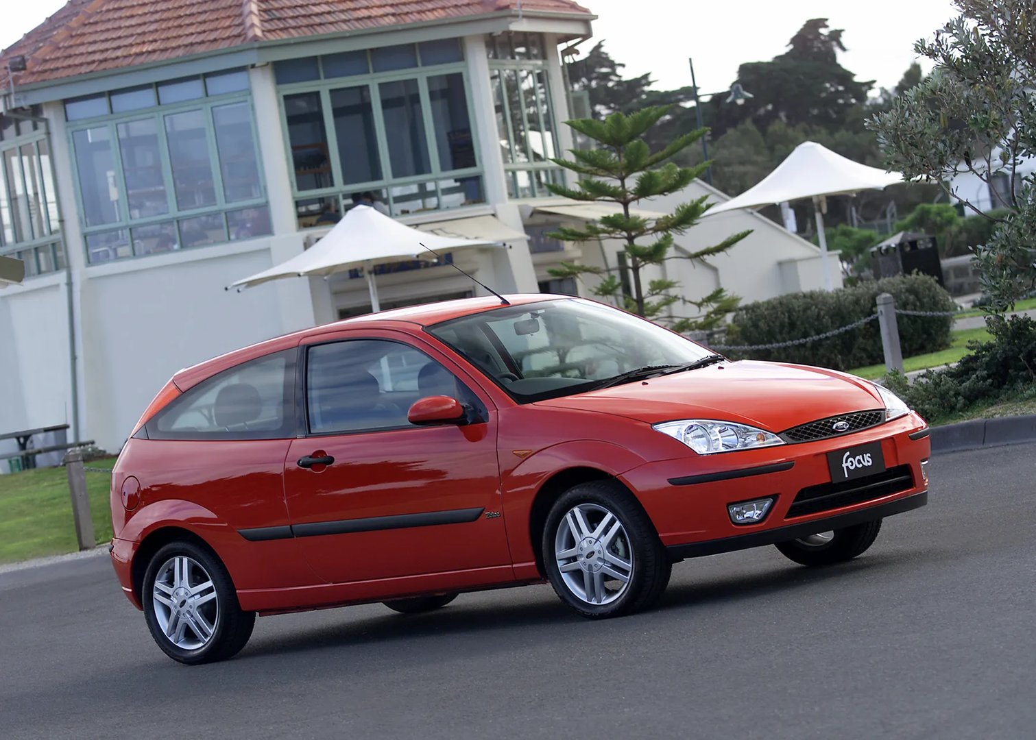 Ford_Focus_1_generation_restyling__Hatchback_3-door__1.jpg