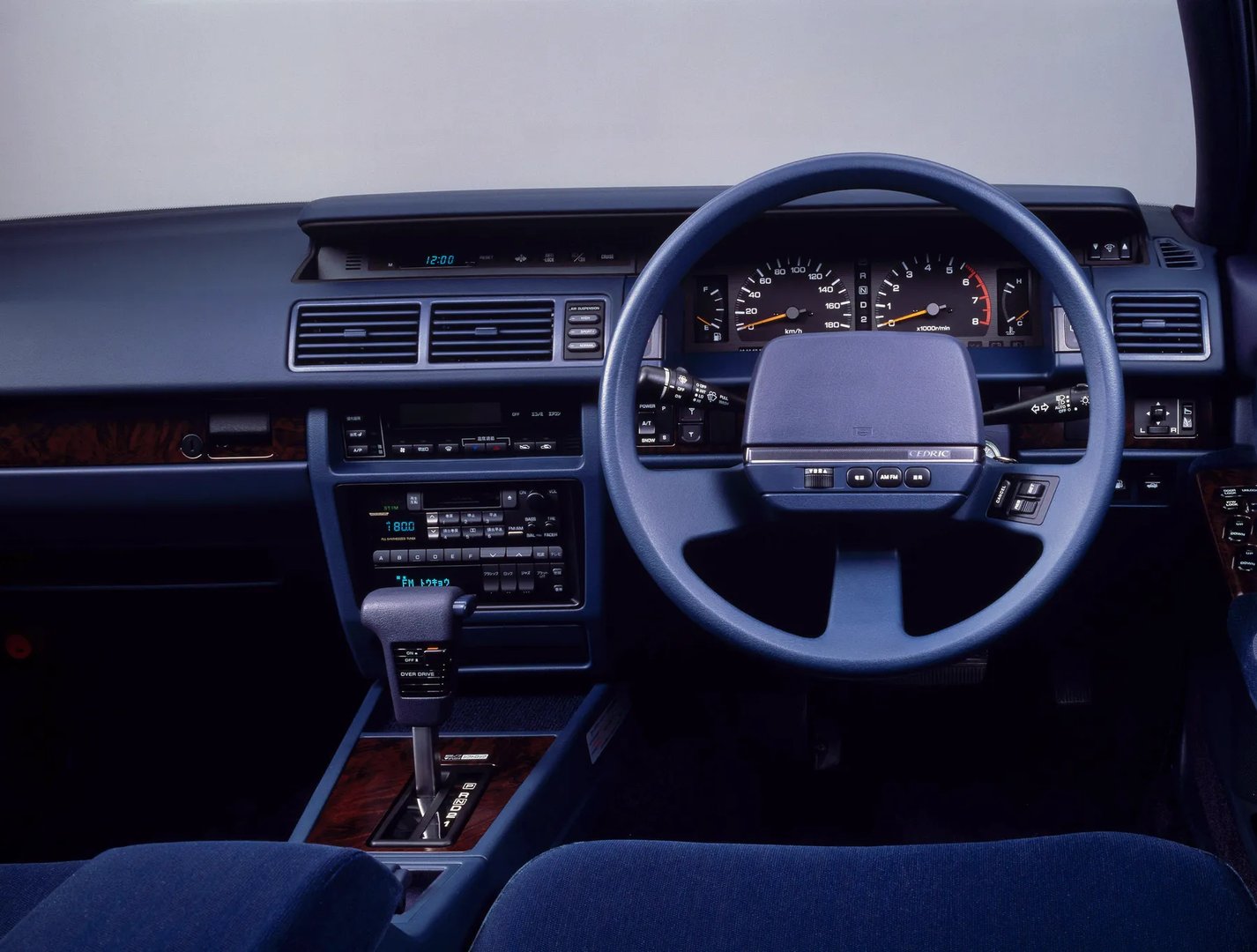Nissan_Cedric_7_generation__Sedan__6.jpg