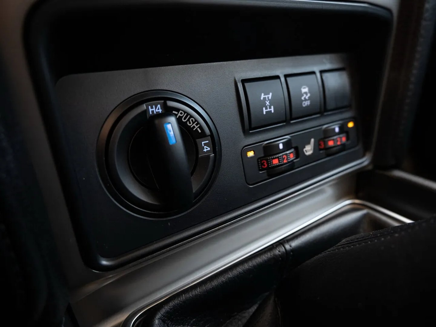 Toyota_Land_Cruiser_4_generation_restyling_3__SUV_3-doors__5.jpg