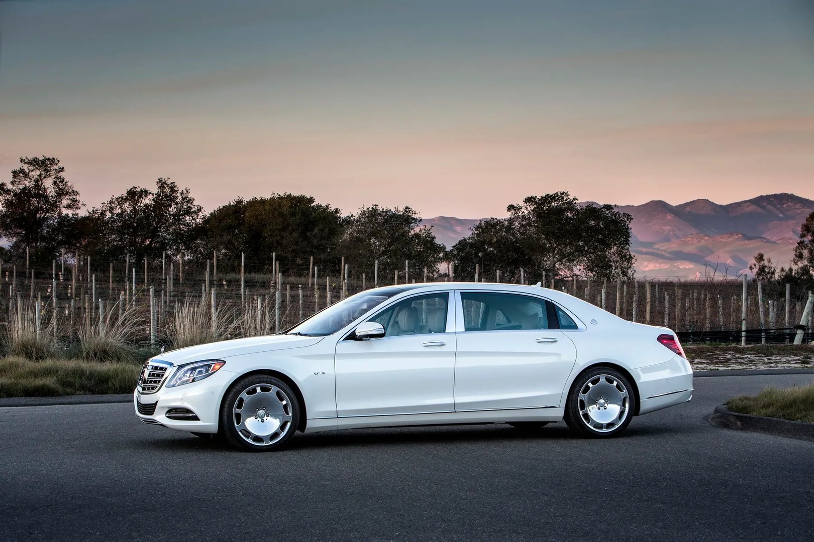 Maybach_S-class_1_generation__Sedan_Long__11.jpg