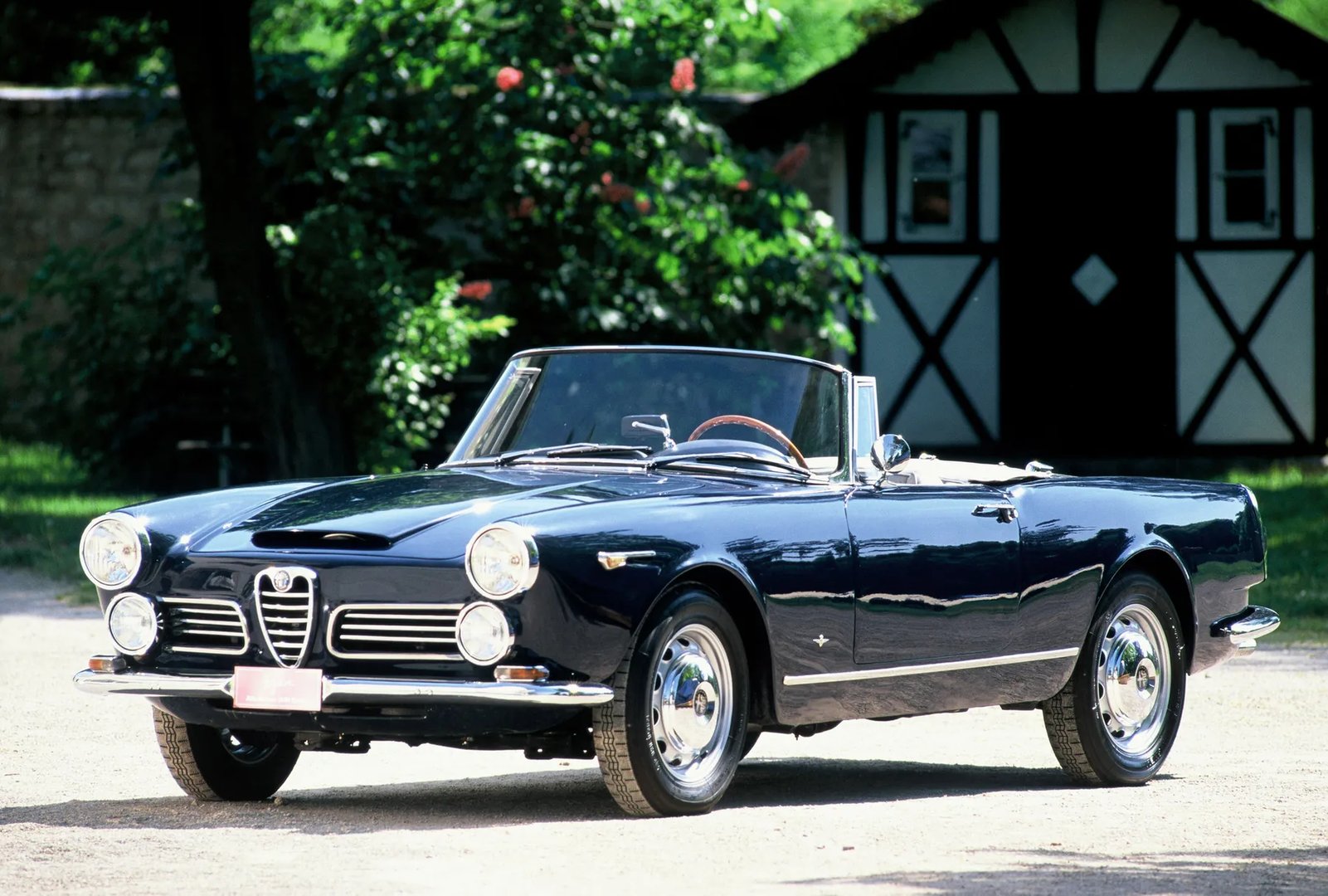 Alfa Romeo_2600_1_generation__Cabrio__2.jpg