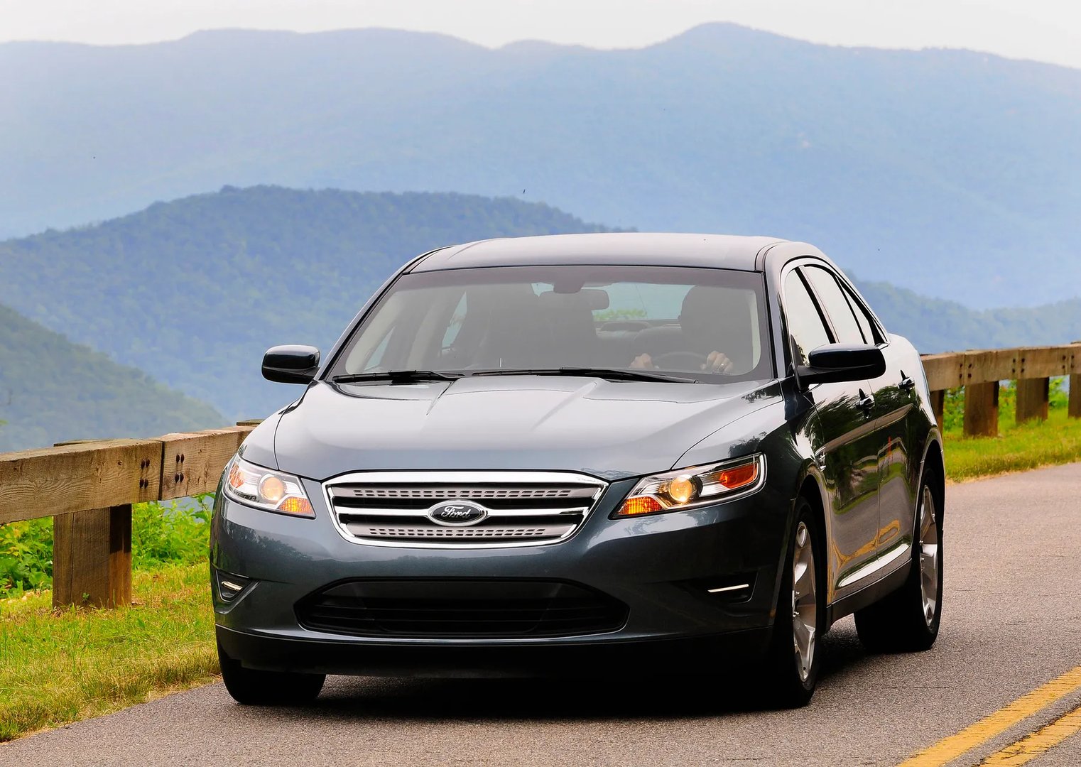 Ford_Taurus_6_generation__Sedan__3.jpg