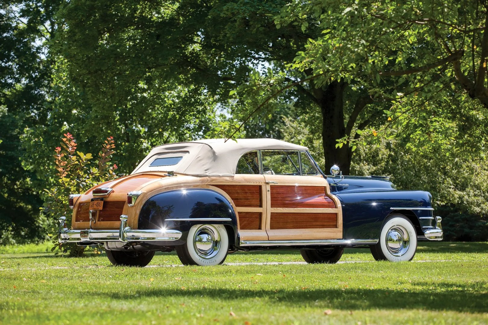Chrysler_New_Yorker_2_generation__Cabrio__10.jpg