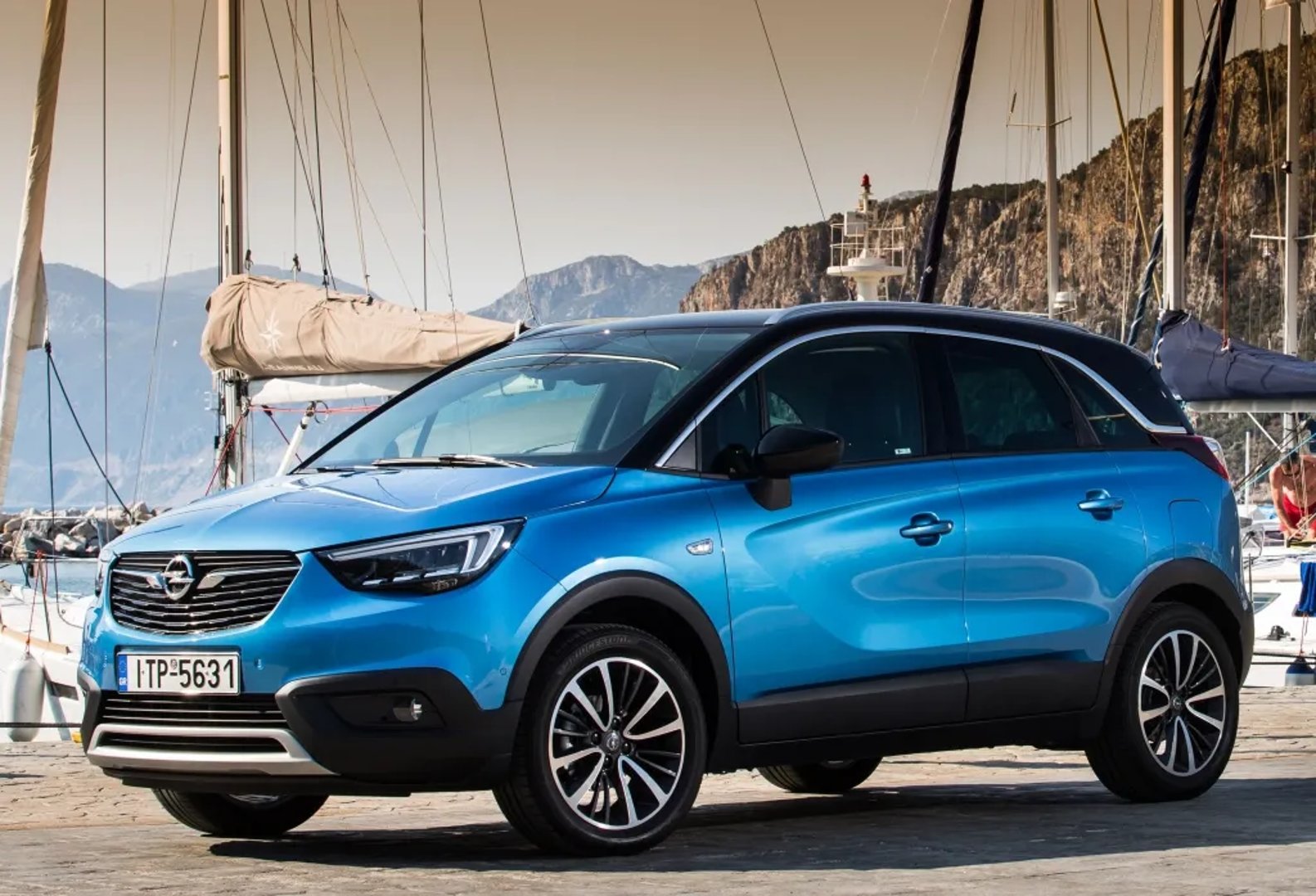 Opel_Crossland_X_1_generation__SUV_5-doors__1.jpg
