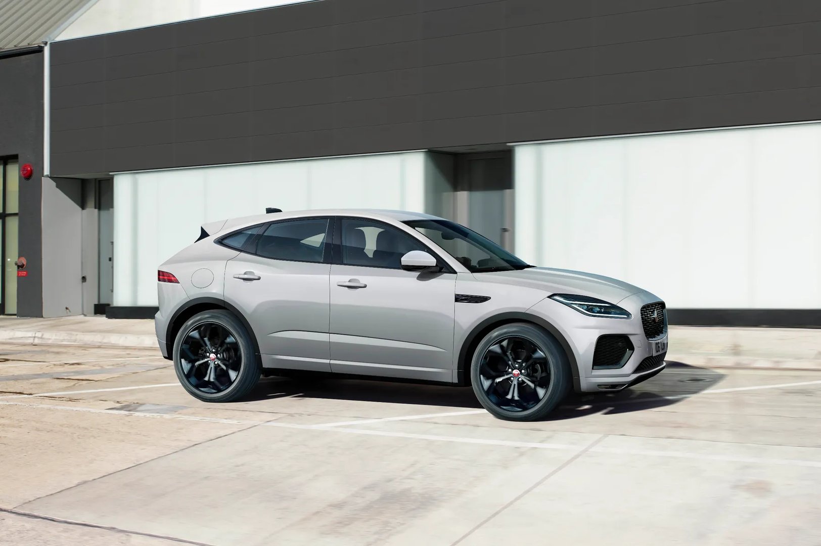 Jaguar_E-Pace_1_generation_restyling__SUV_5-doors__13.jpg