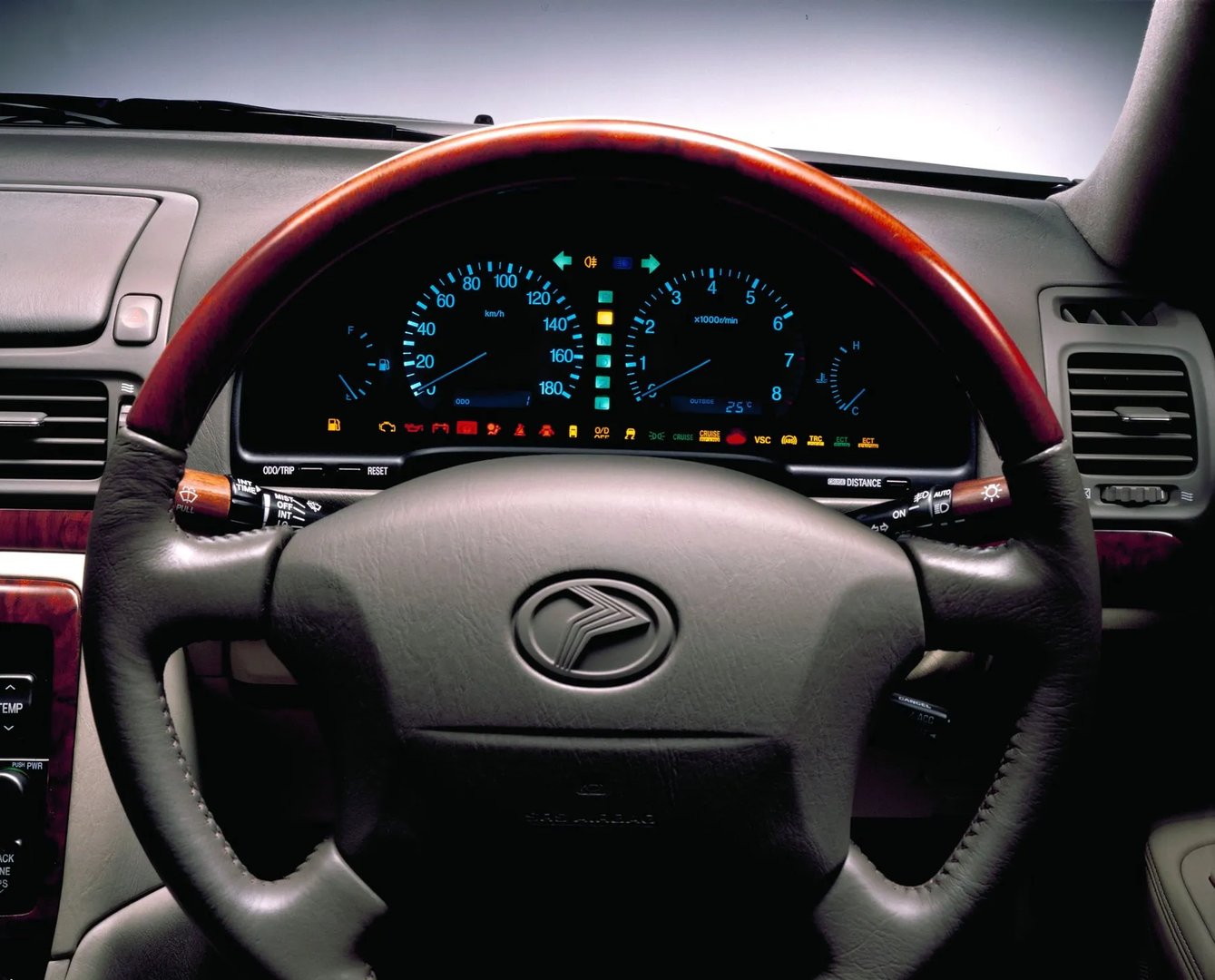 Toyota_Progres_1_generation__Sedan__12.jpg