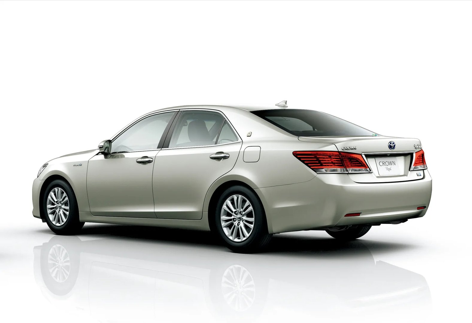 Toyota_Crown_14_generation__Sedan__7.jpg