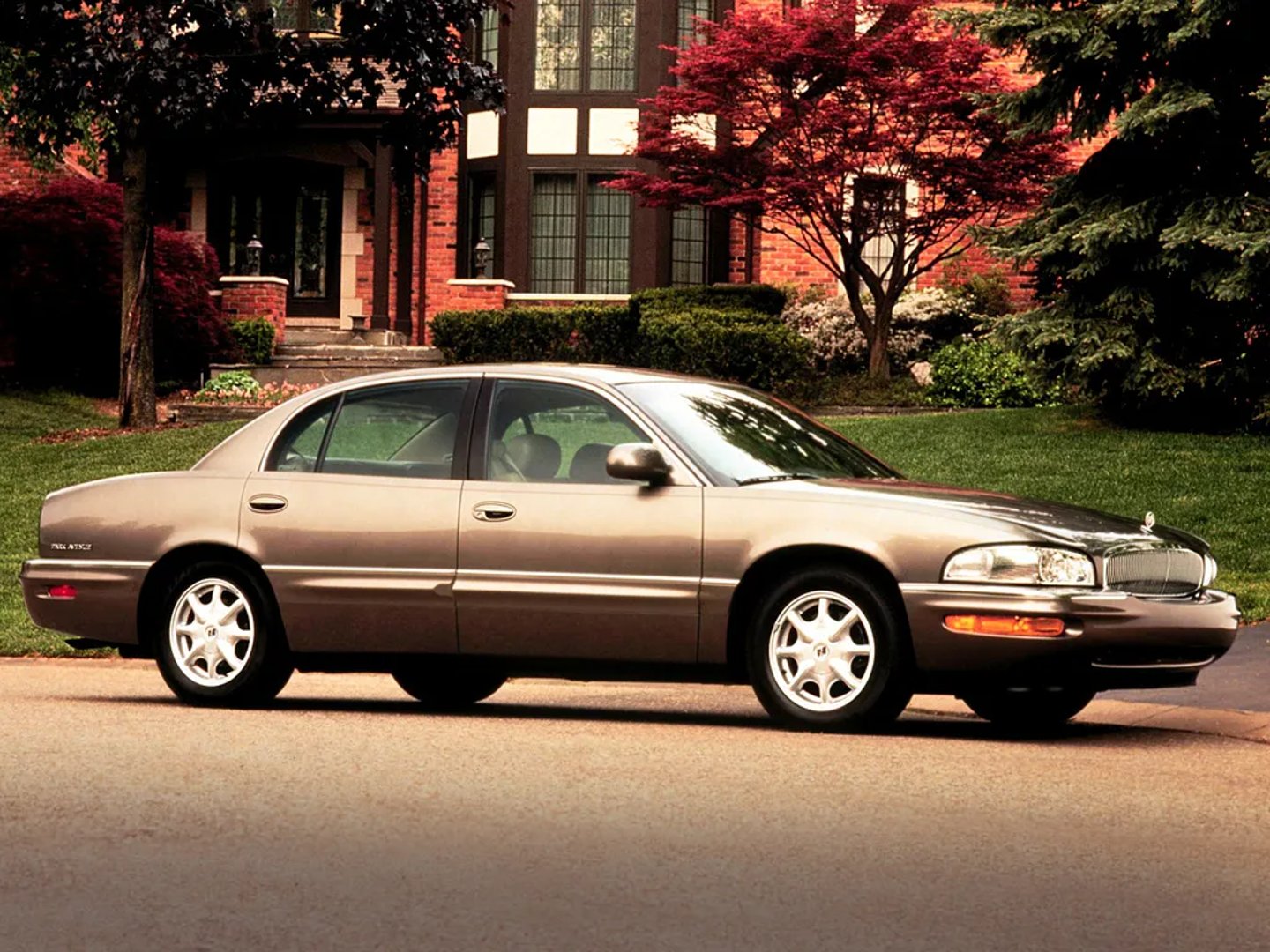 Buick_Park_Avenue_2_generation__Sedan__12.jpg