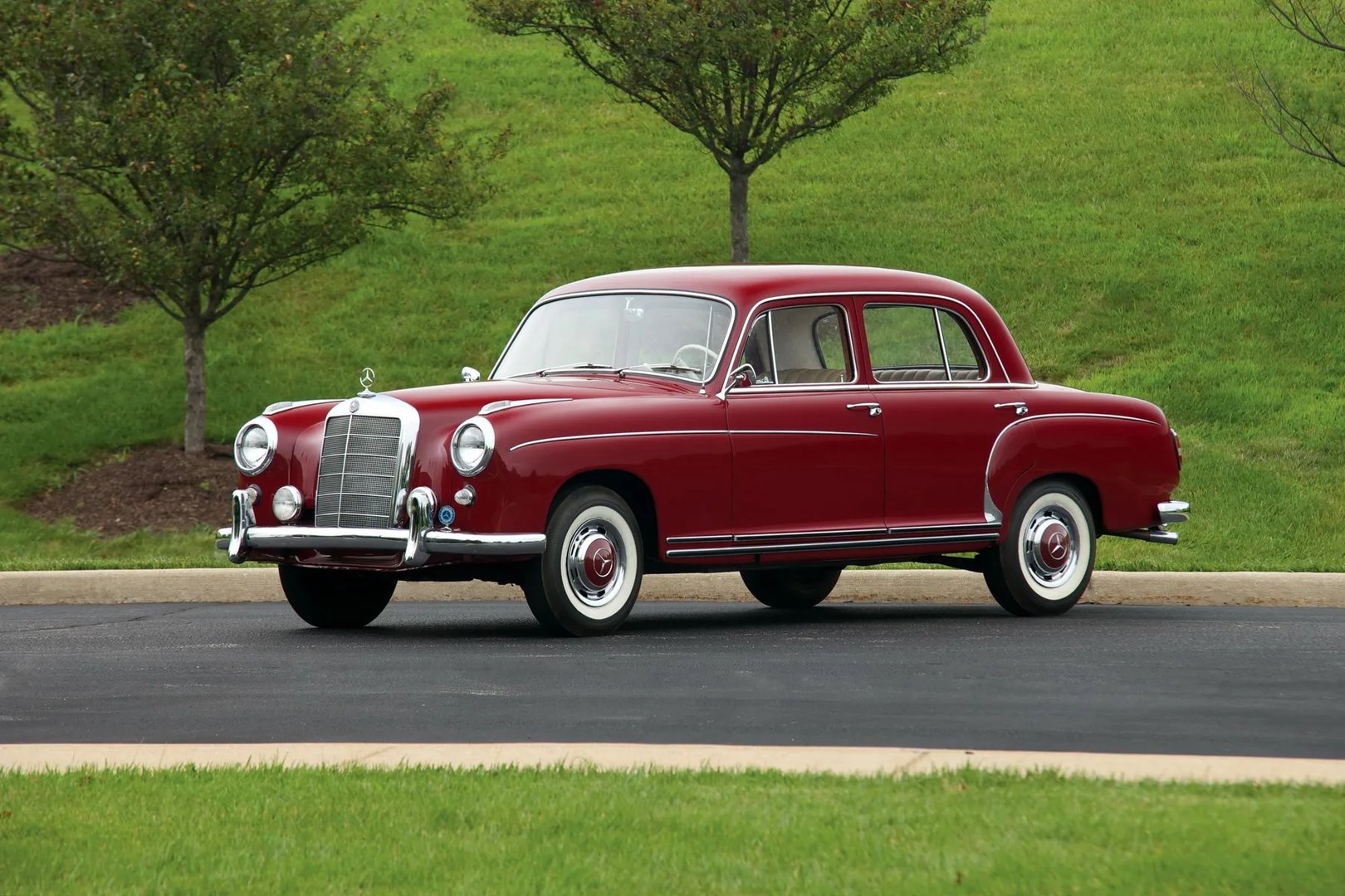 220 SE  Sedan