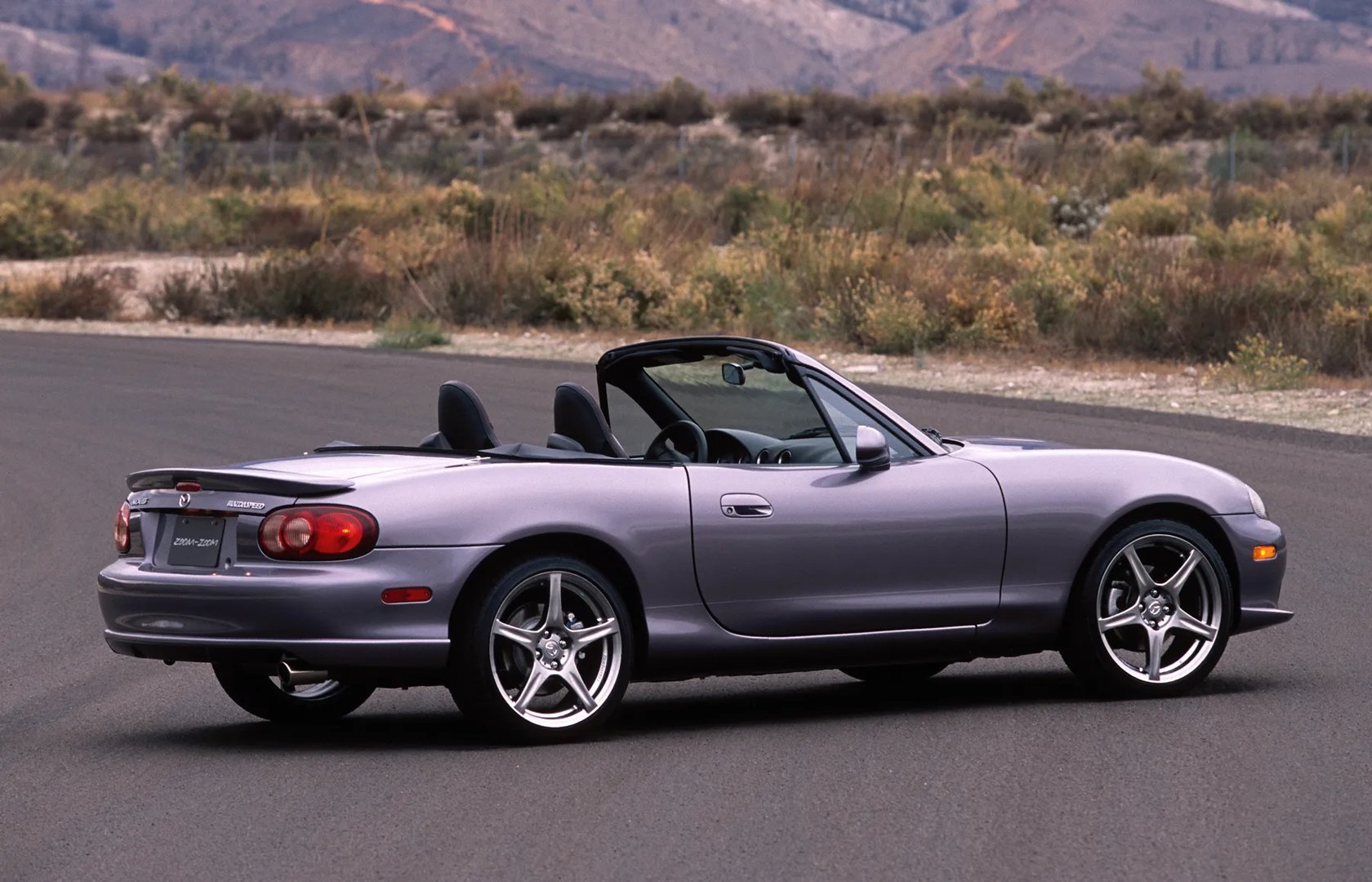 Mazda_MX-5_2_generation_restyling__Roadster__13.jpg