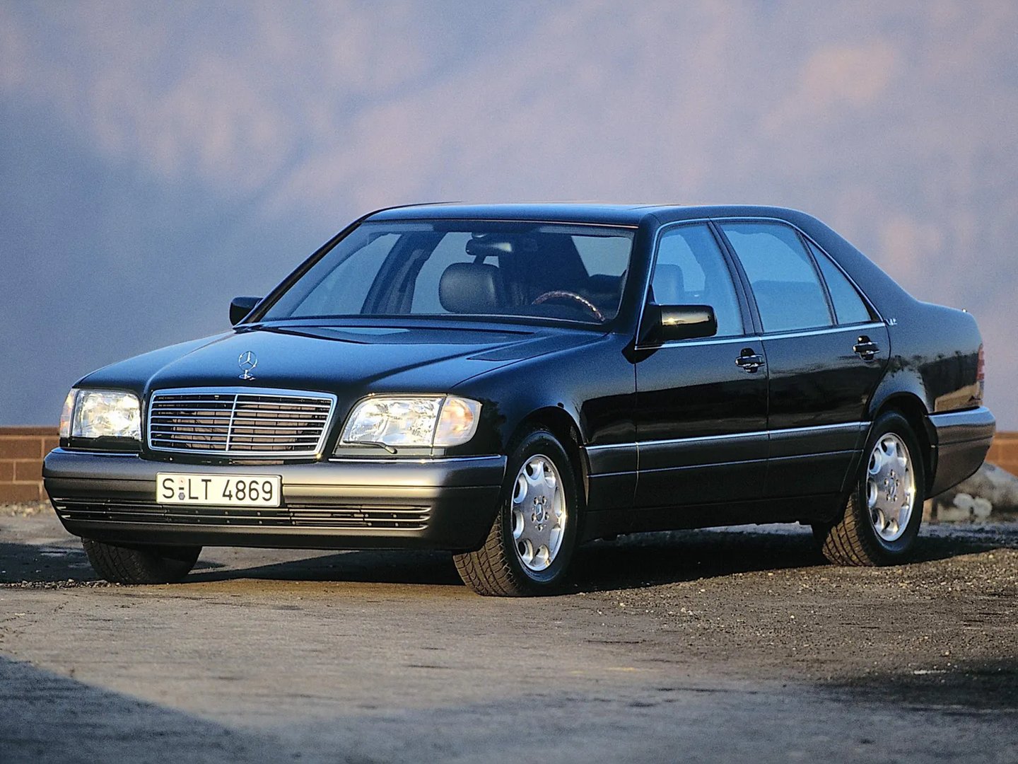 V140  Sedan Long