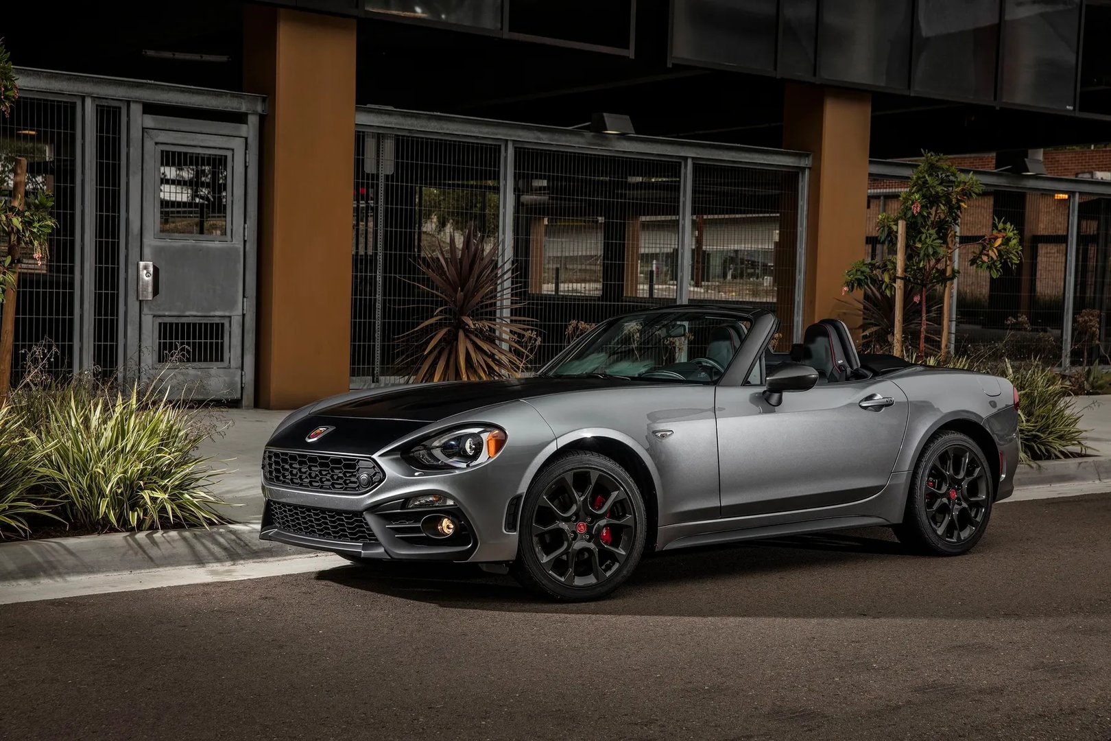 abarth_124_Spider_1_generation__Cabrio__12.jpg