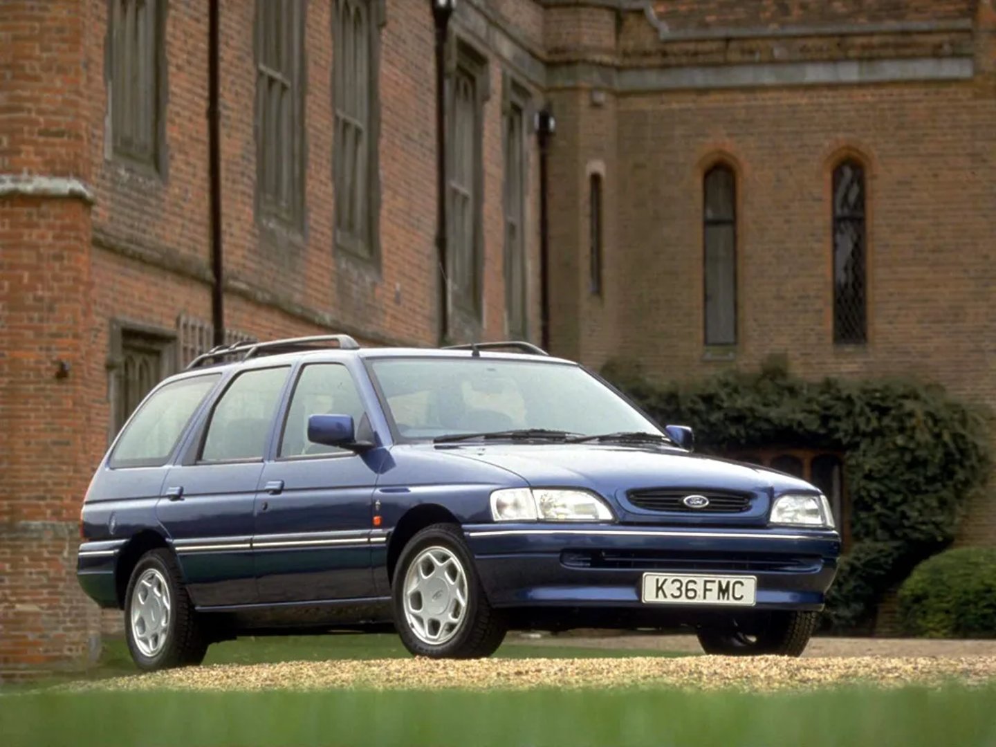 Ford_Escort_5_generation_restyling_1__Estate_5-door__1.jpg