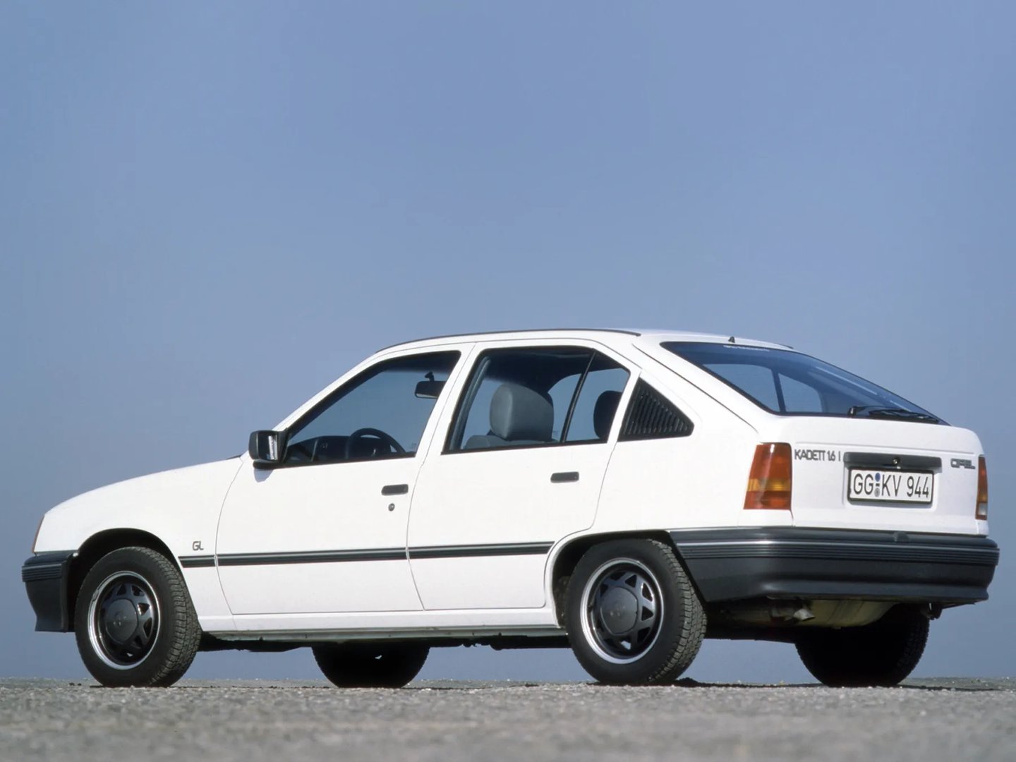 Opel_Kadett_5_generation__Hatchback_5-door__1.jpg