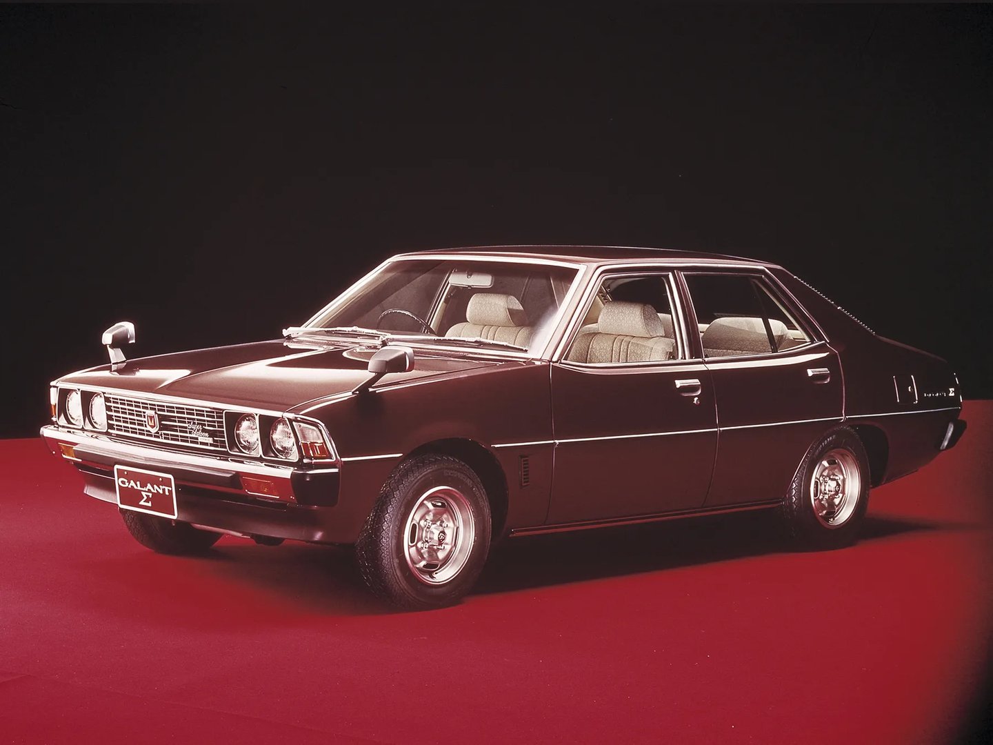 Mitsubishi_Galant_3_generation__Sedan__3.jpg