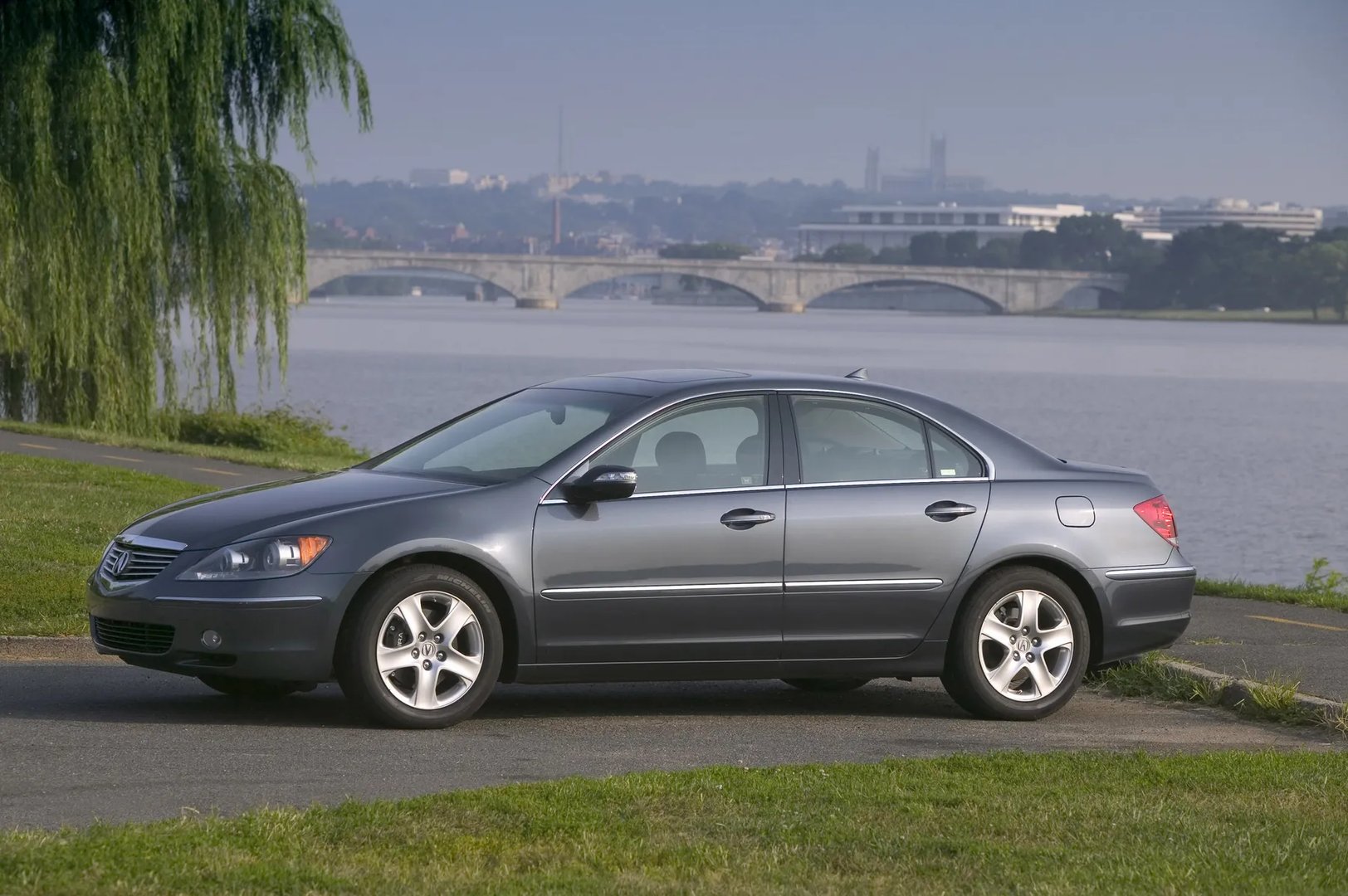 Acura_RL_2_generation__Sedan__10.jpg