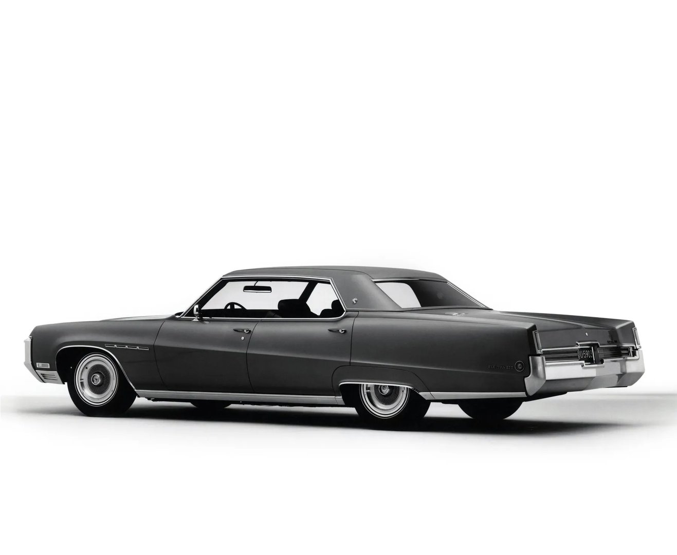 Buick_Electra_3_generation__Sedan_Hardtop__6.jpg