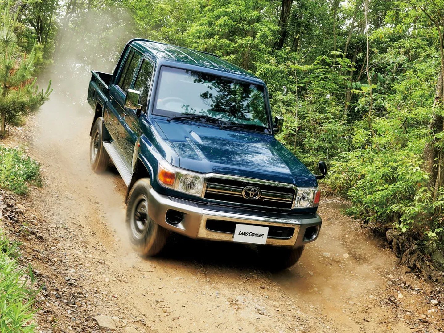 Toyota_LC_8_generation_restyling_3__Pickup_double-cab__1.jpg