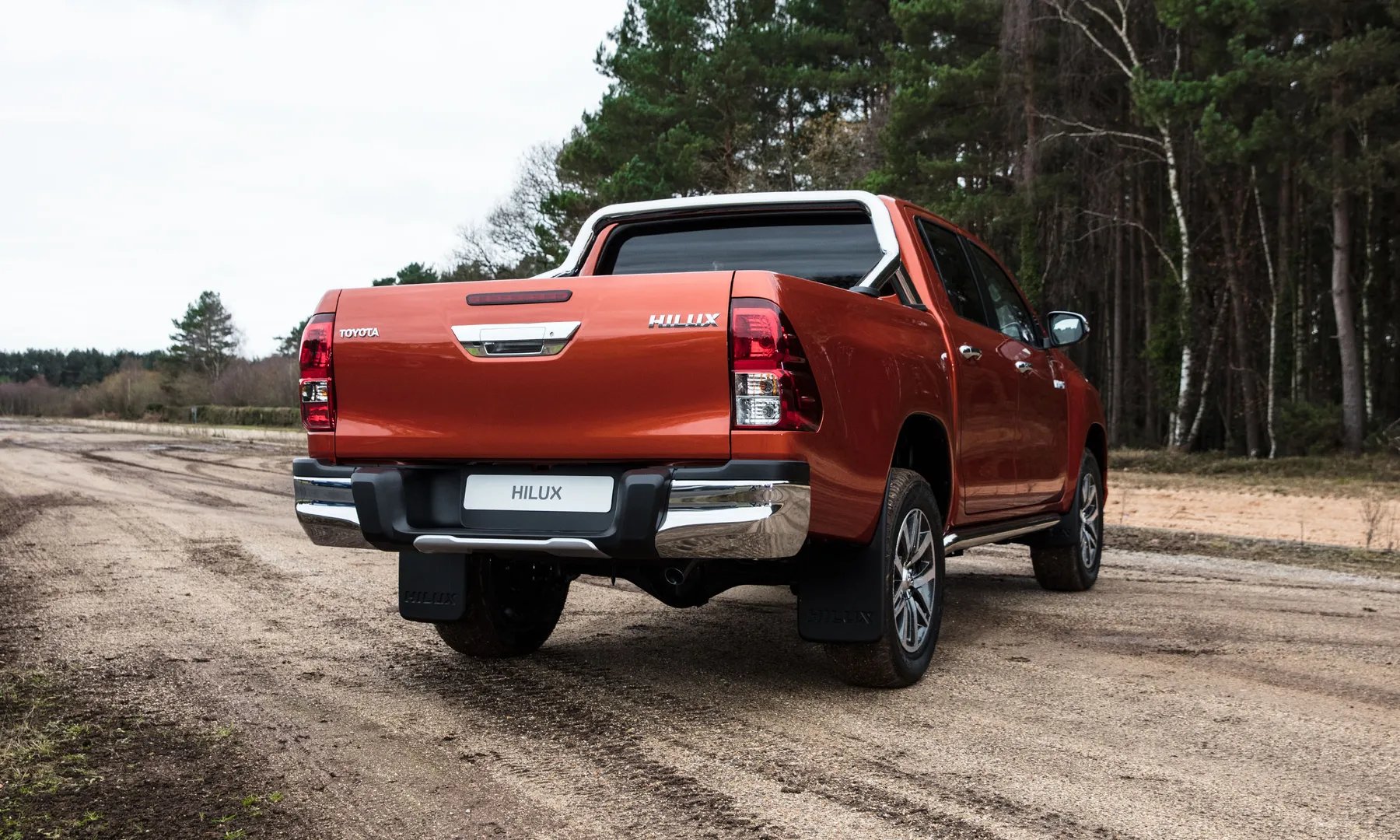 Toyota_Hilux_8_generation__Pickup_double-cab__2.jpg