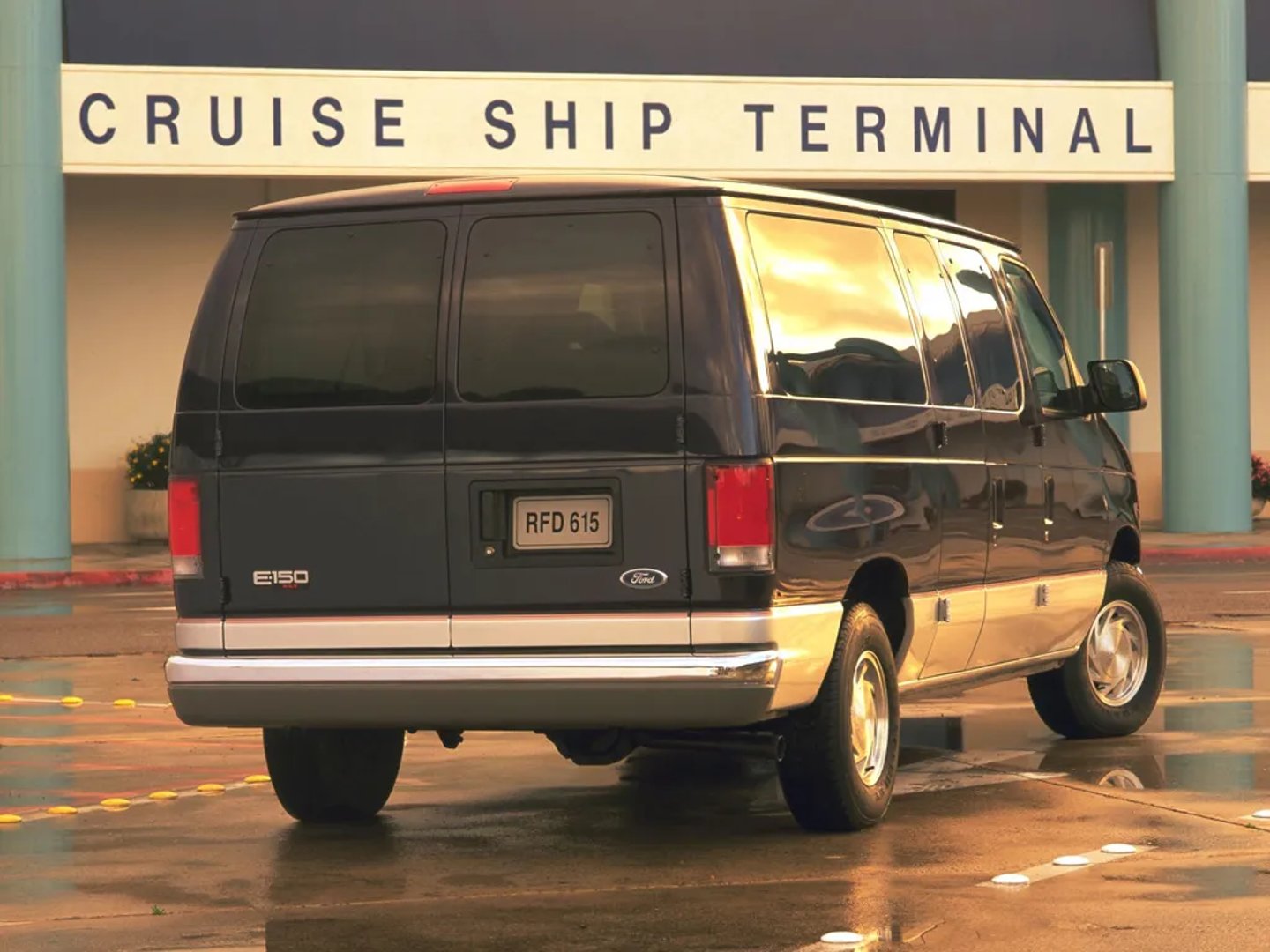 Ford_Econoline_4_generation_restyling_1__Minivan__9.jpg