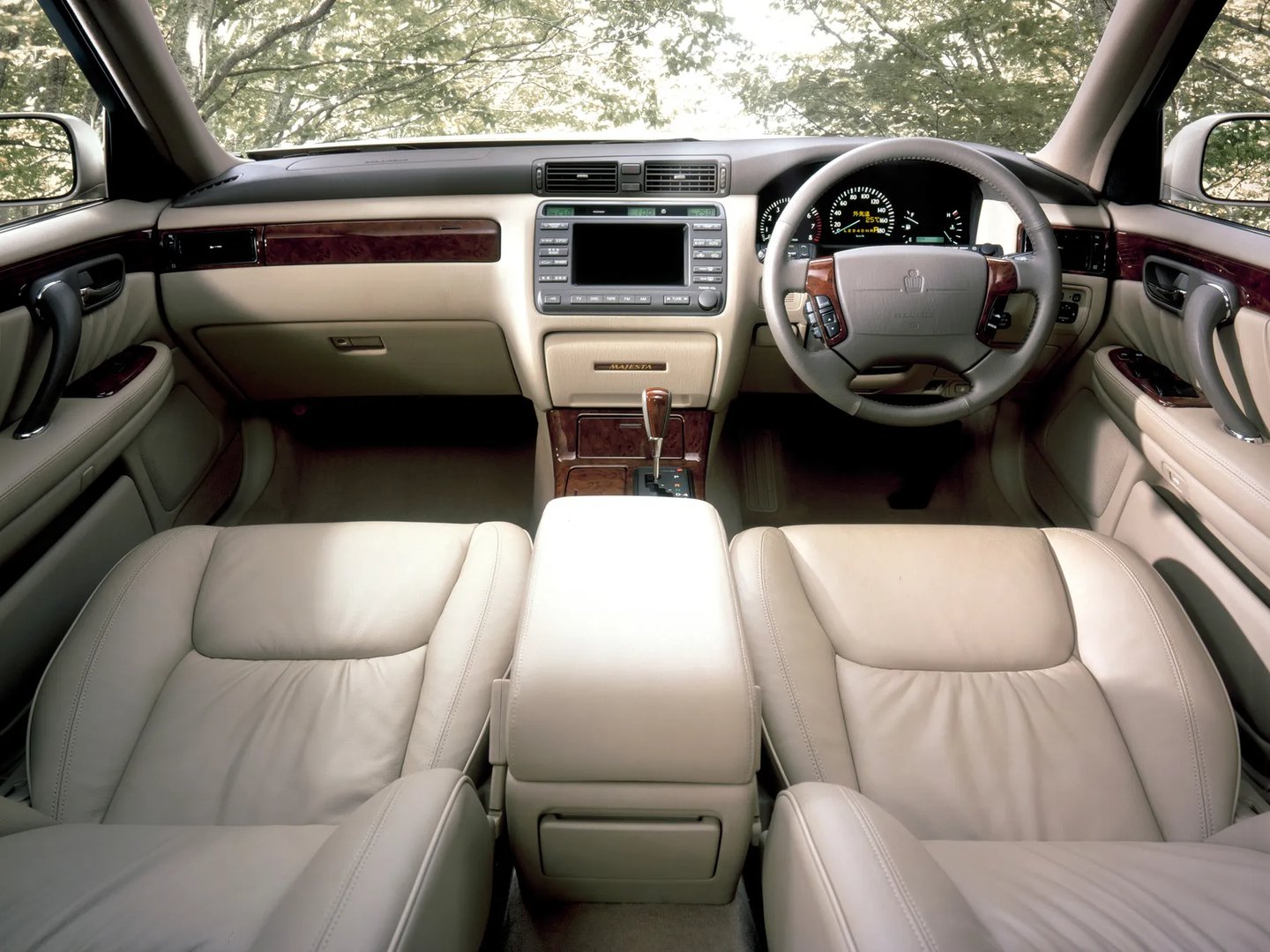 Toyota_Crown_Majesta_3_generation__Sedan__13.jpg