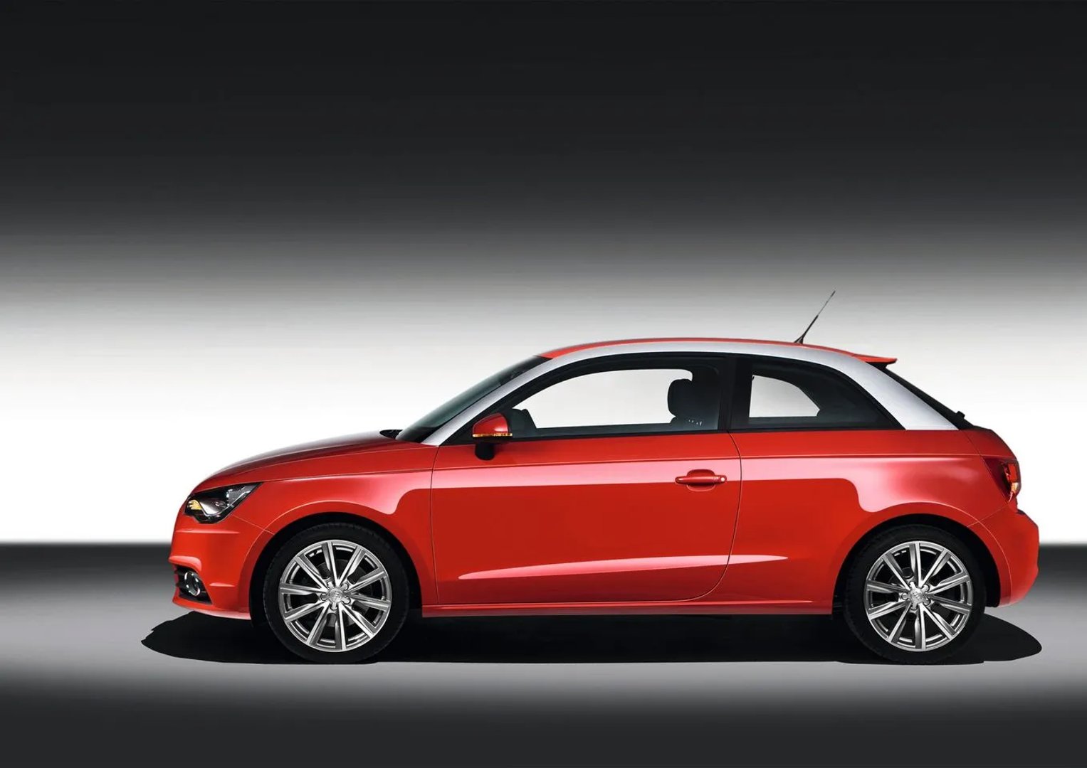 Audi_A1_1_generation__Mini_3-doors__3.jpg