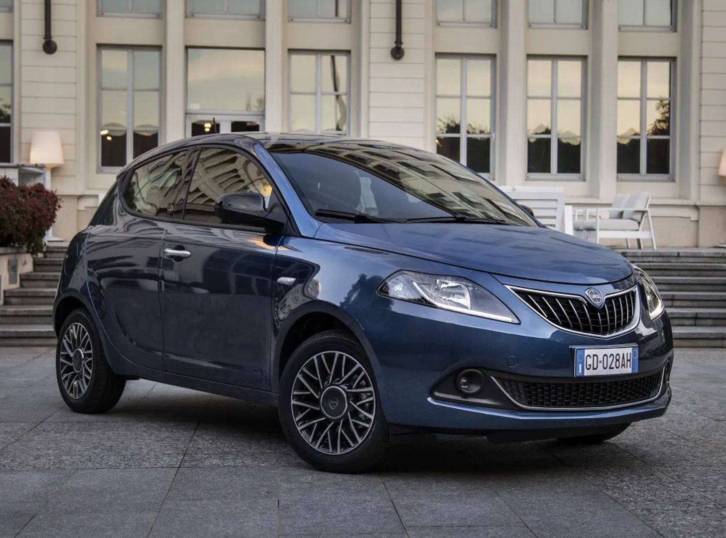 Lancia_Ypsilon_3_generation_restyling_2__Mini_5-doors__3.jpg