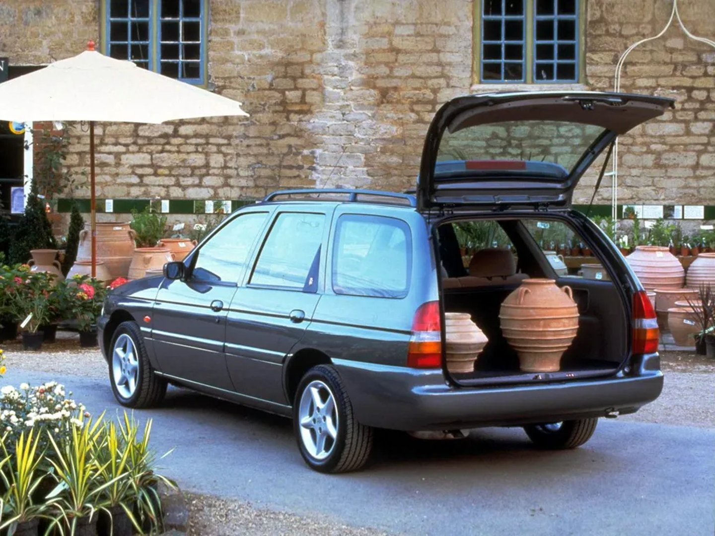 Ford_Escort_5_generation_restyling_2__Estate_5-door__3.jpg