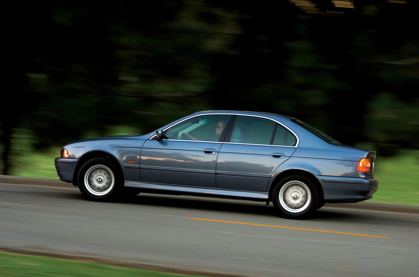 BMW_5_series_4_generation_restyling__Sedan__13.jpg