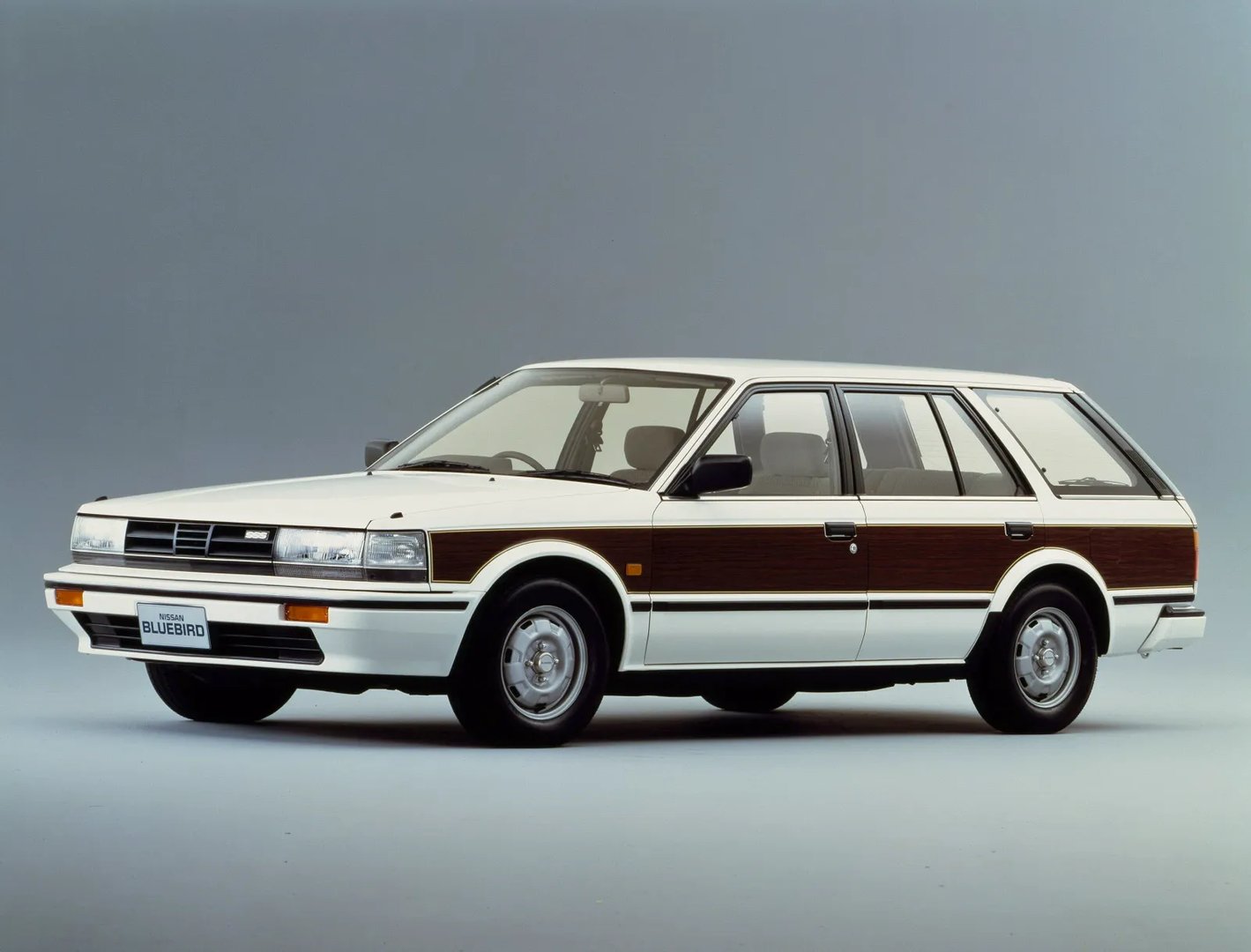 Nissan_Bluebird_7_generation__Estate_5-door__2.jpg