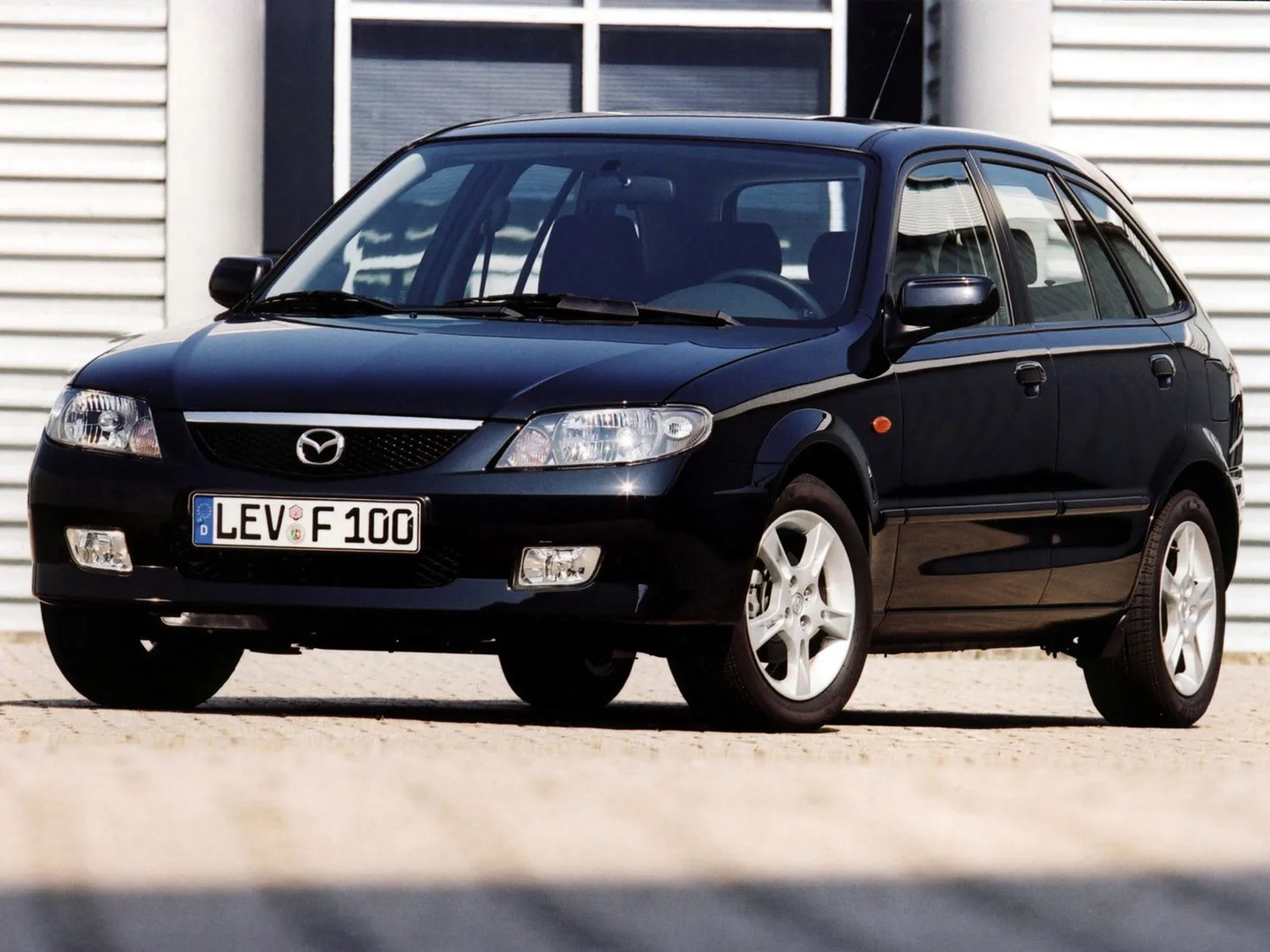 Mazda_323_Lantis_6_generation_restyling__Hatchback_5-door__2.jpg