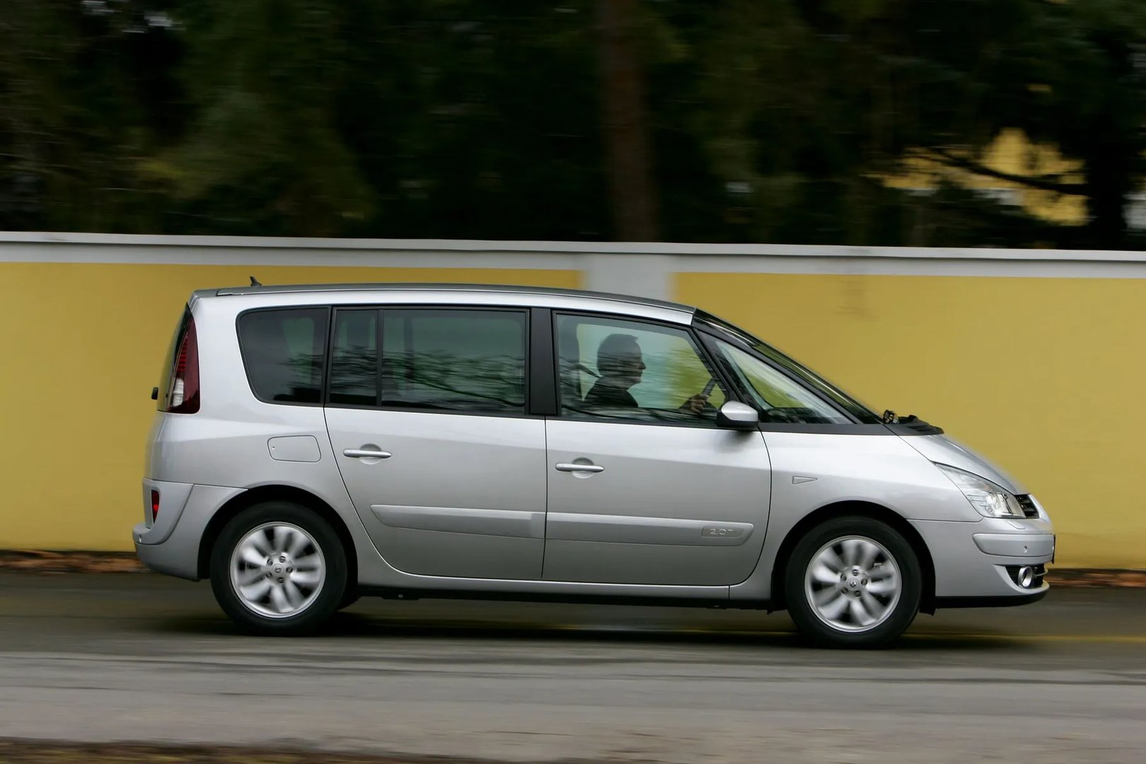 Renault_Espace_4_generation_restyling__Minivan__4.jpg