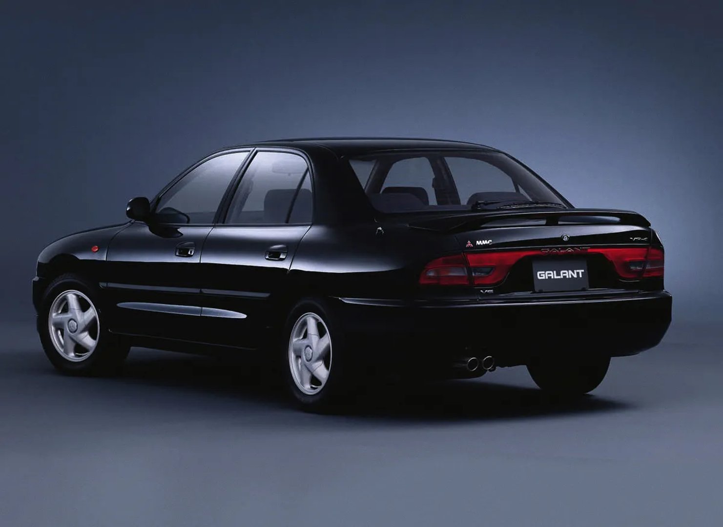 Mitsubishi_Galant_7_generation__Sedan__4.jpg