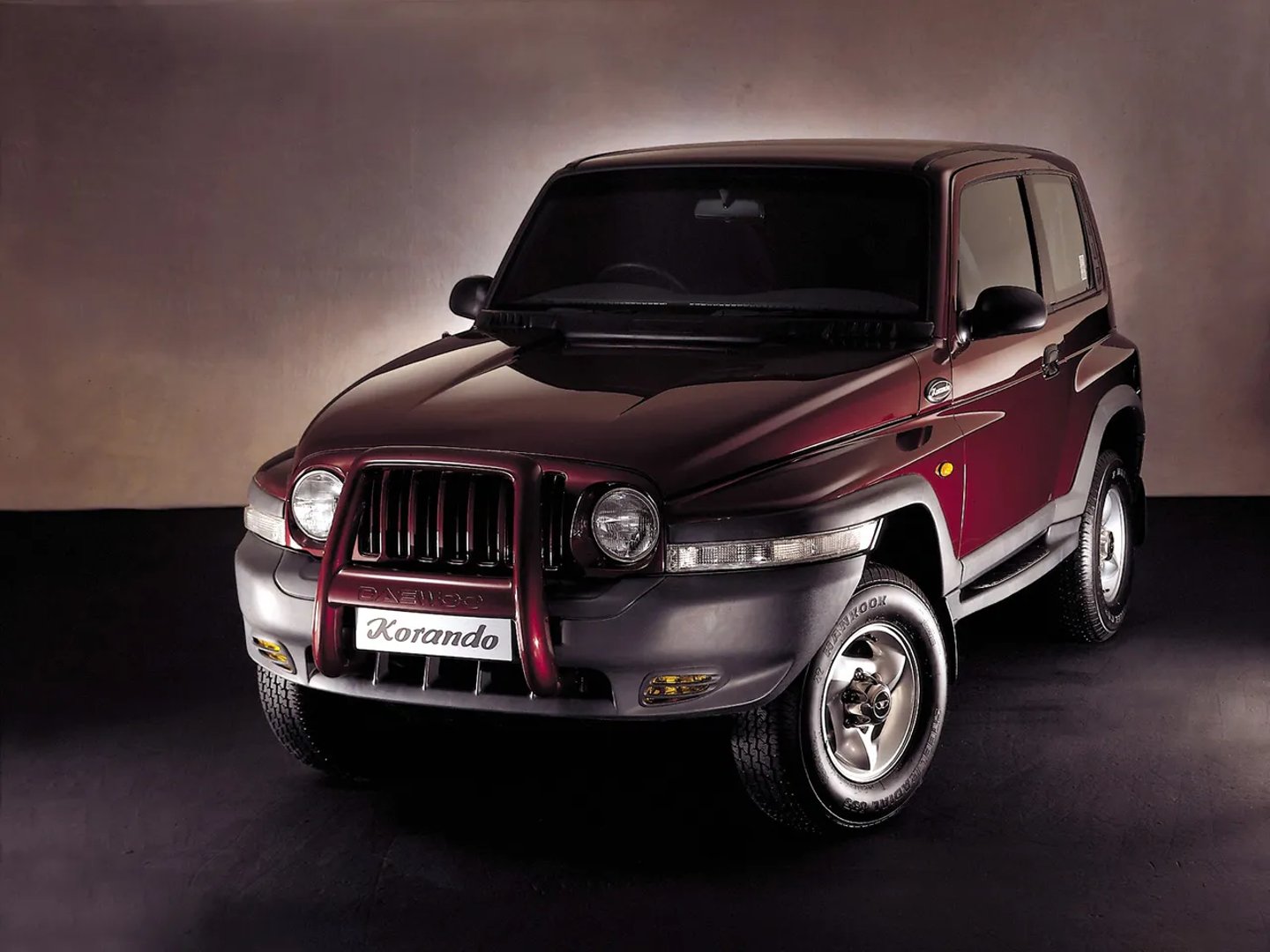 Daewoo_Korando_1_generation__SUV_3-doors__4.jpg