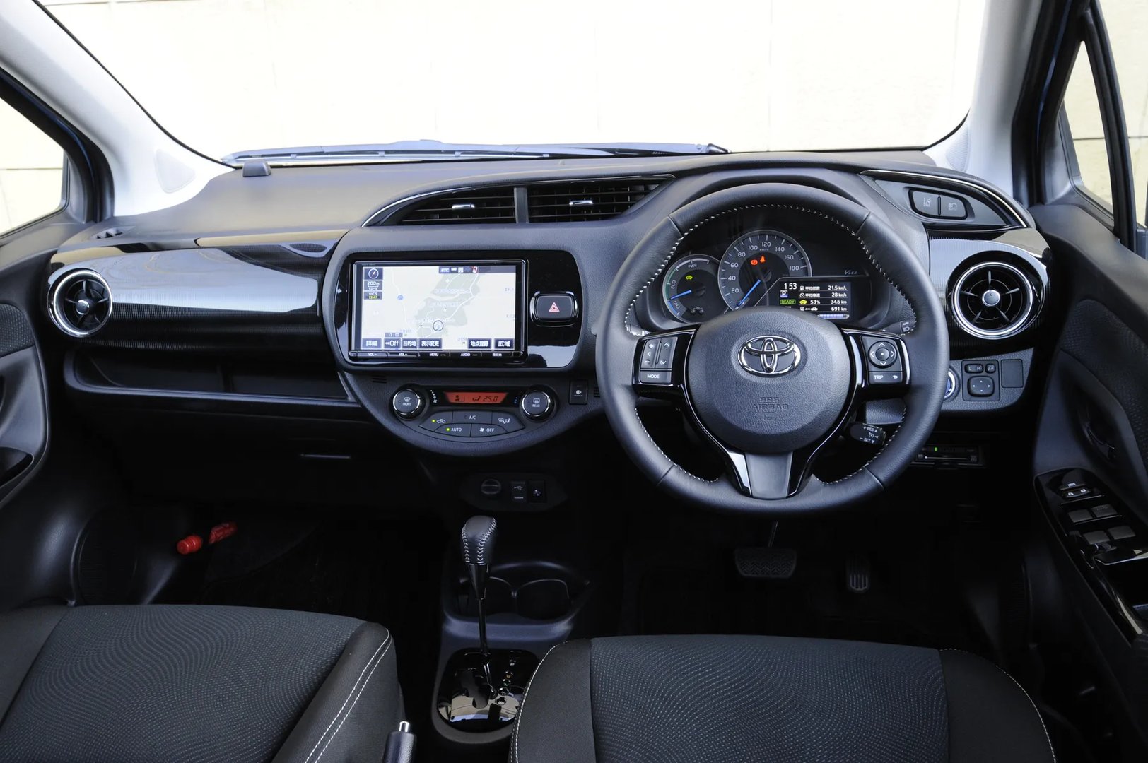 Toyota_Vitz_3_generation_restyling__Mini_5-doors__13.jpg