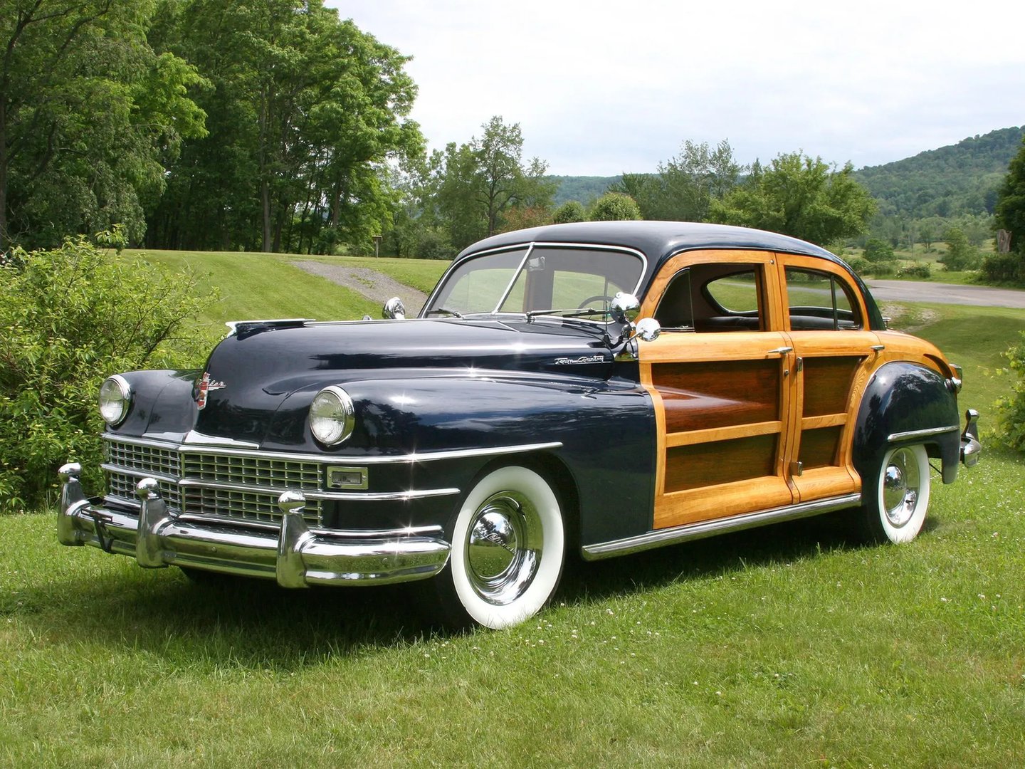 Chrysler_Windsor_2_generation__Sedan__6.jpg