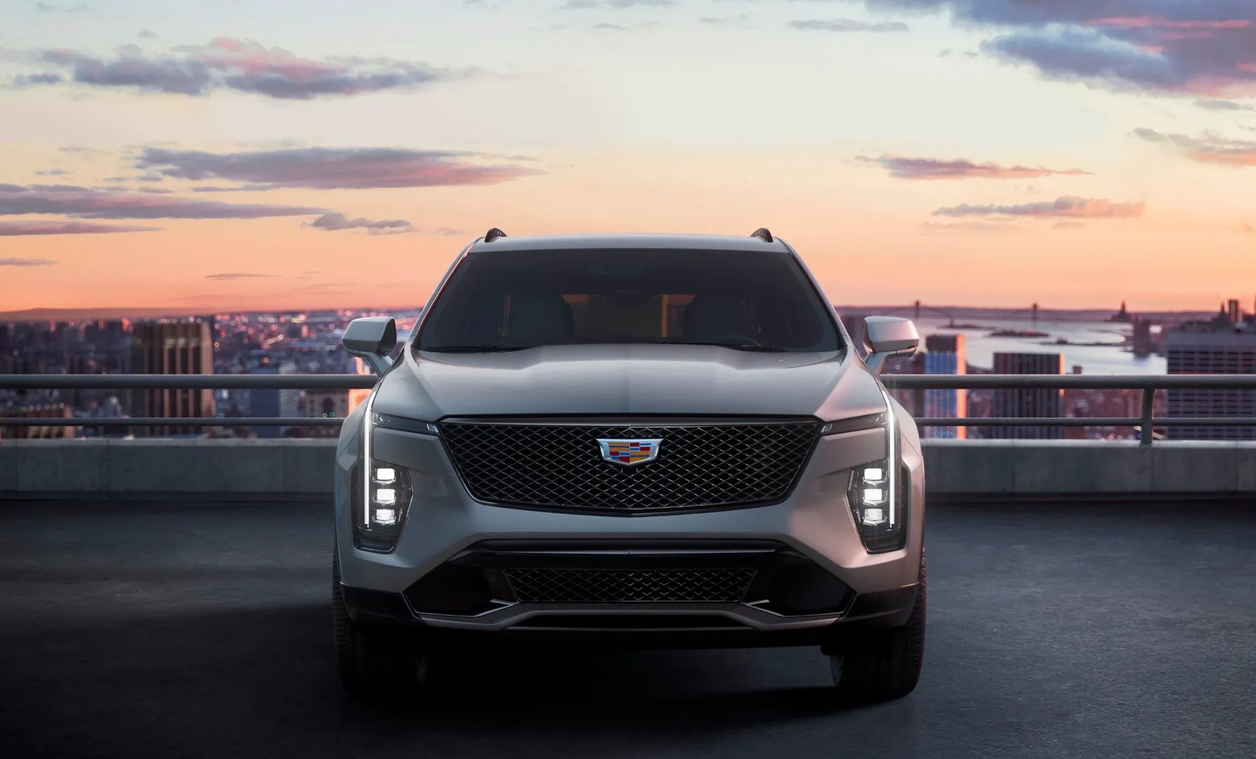 Cadillac_XT4_1_generation_restyling_1__SUV_5-doors__2.jpg