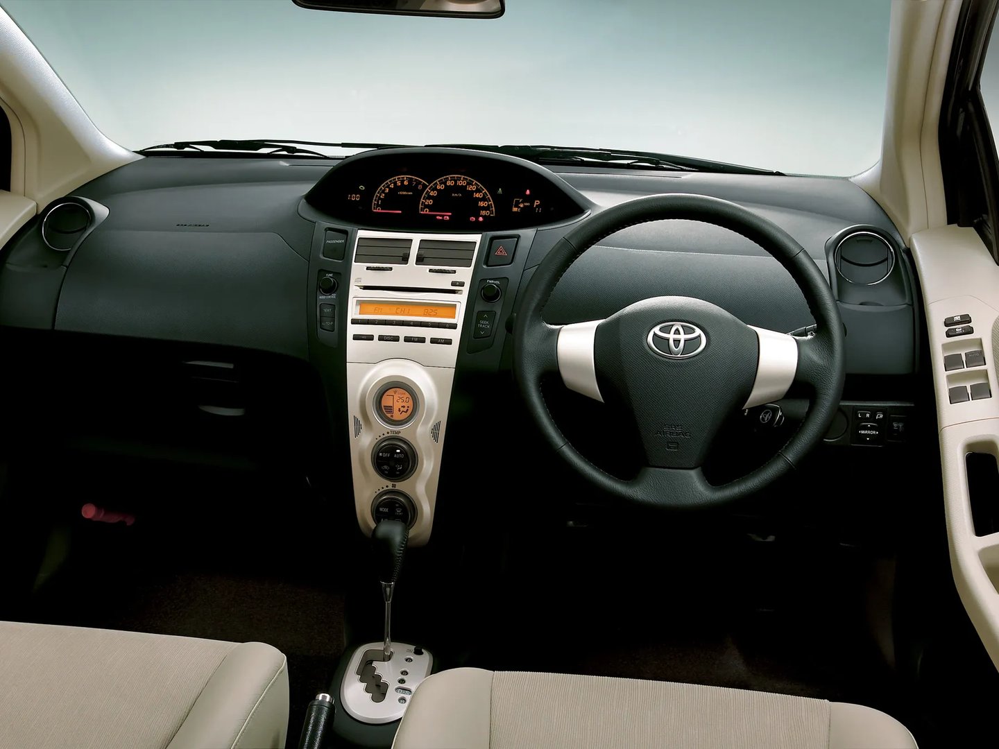 Toyota_Vitz_2_generation__Mini_5-doors__8.jpg