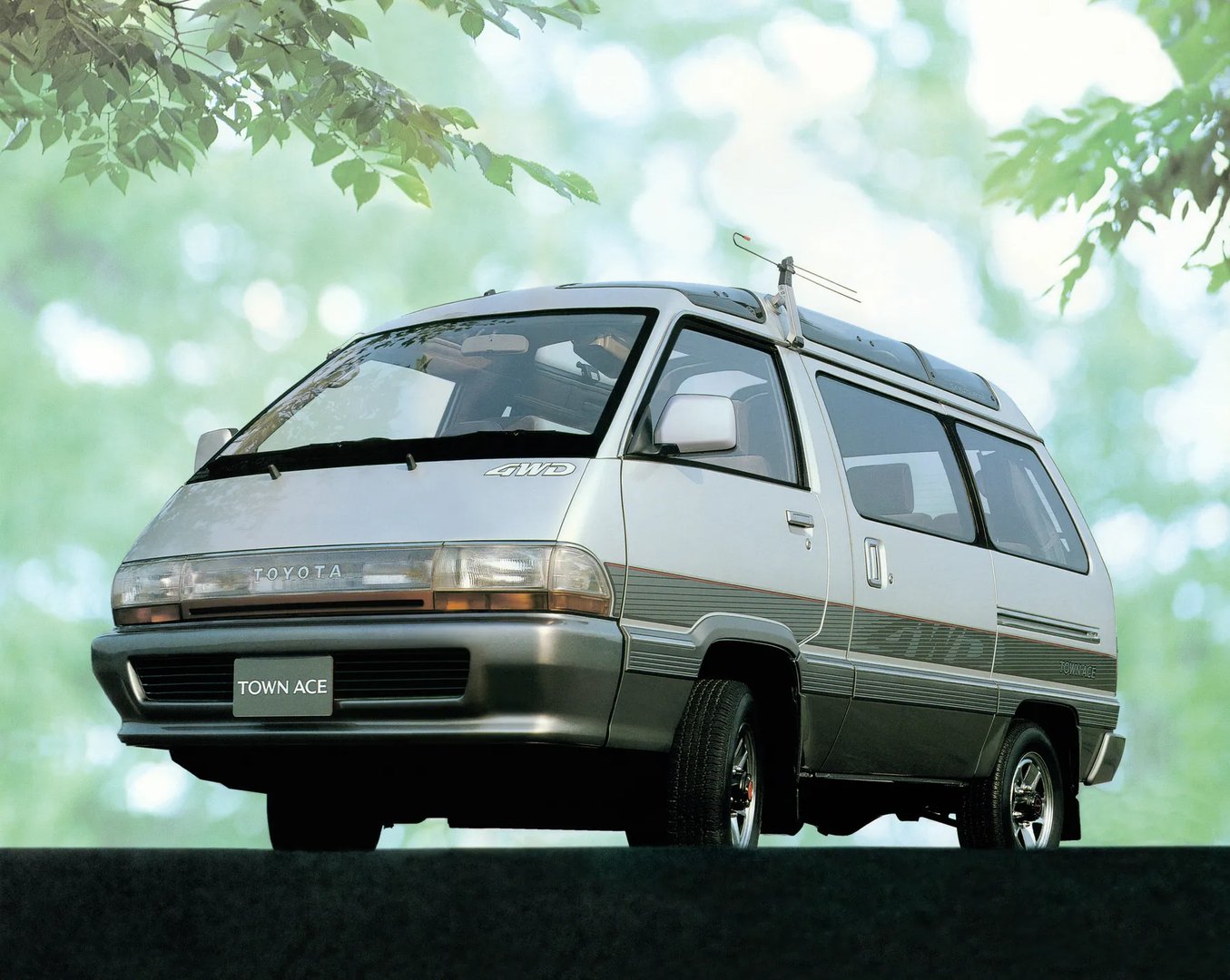 Toyota_Town_Ace_2_generation__Compact_Van__2.jpg