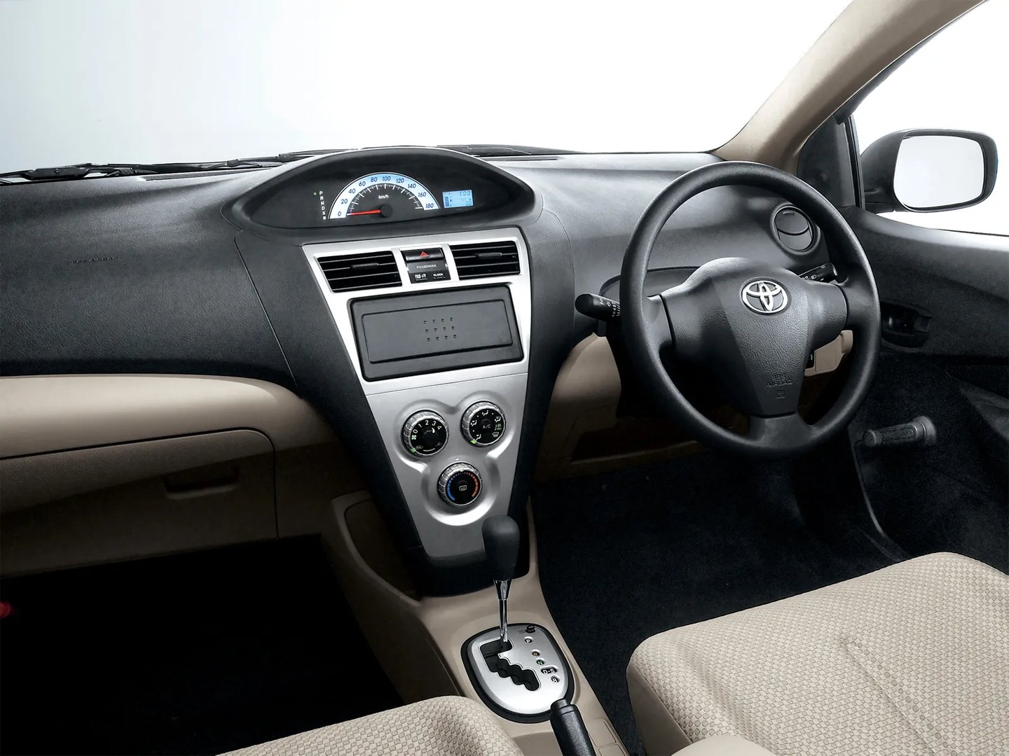 Toyota_Belta_1_generation__Sedan__12.jpg