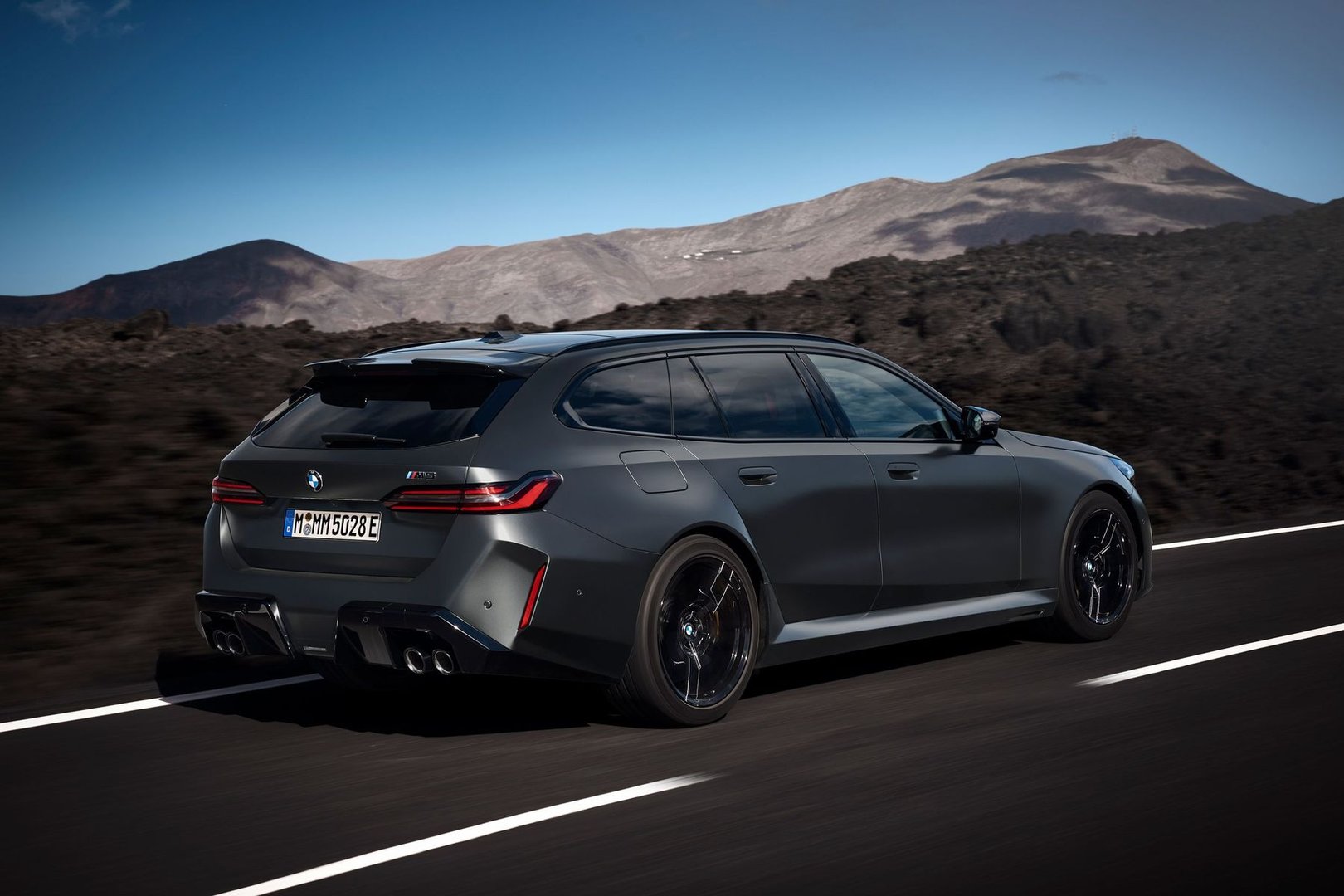 bmw_M5_7_generation__Estate_5-door__12.jpg