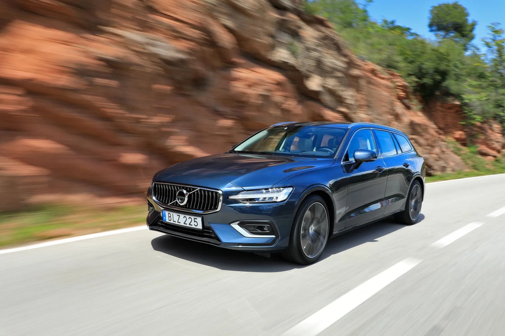 Volvo_V60_2_generation__Estate_5-door__10.jpg