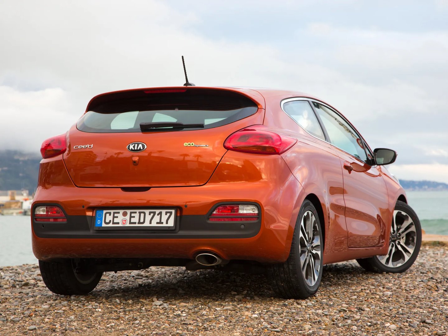 Kia_Ceed_2_generation__Hatchback_3-door__5.jpg