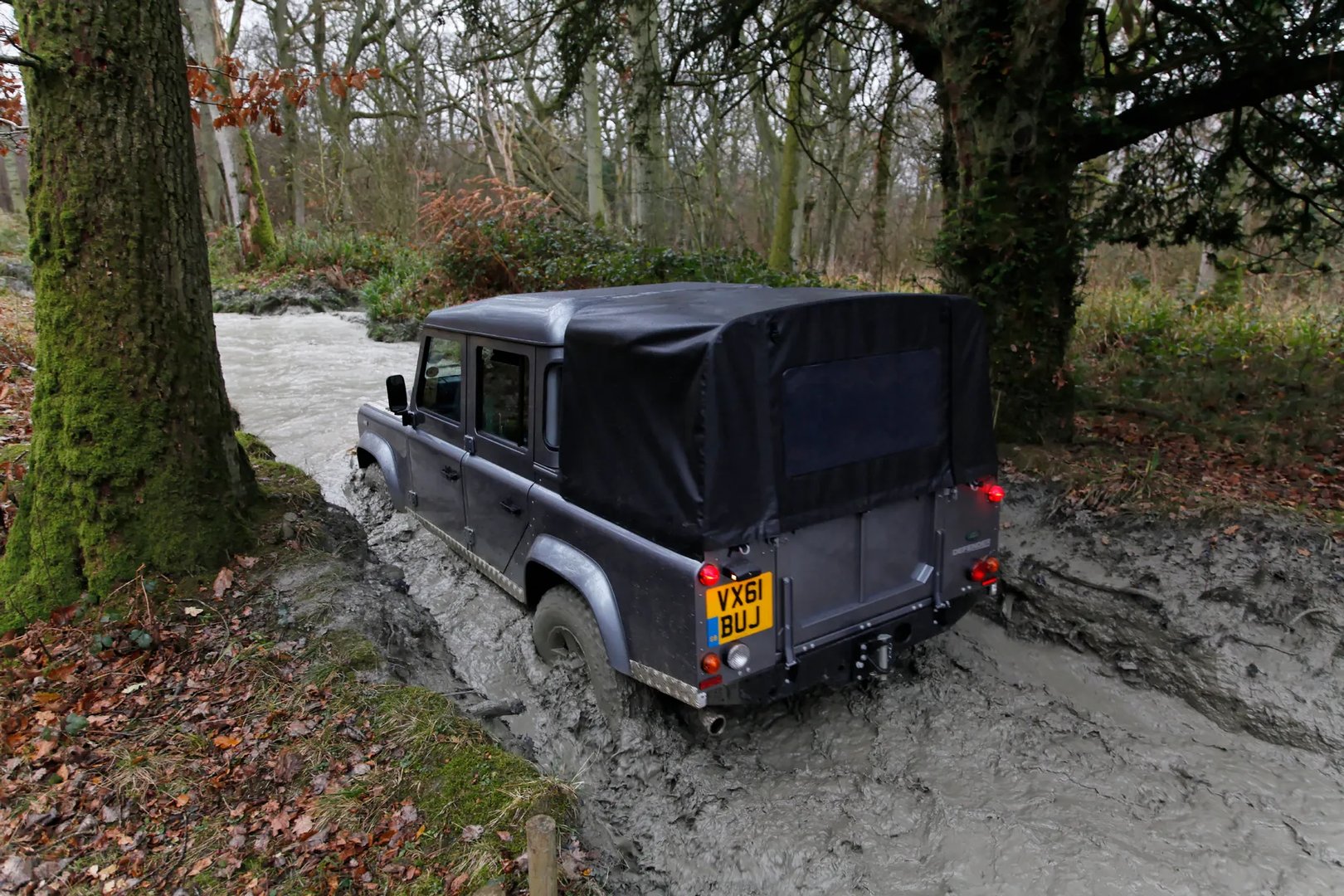 Land Rover_Defender_1_generation_restyling__Pickup_double-cab__4.jpg