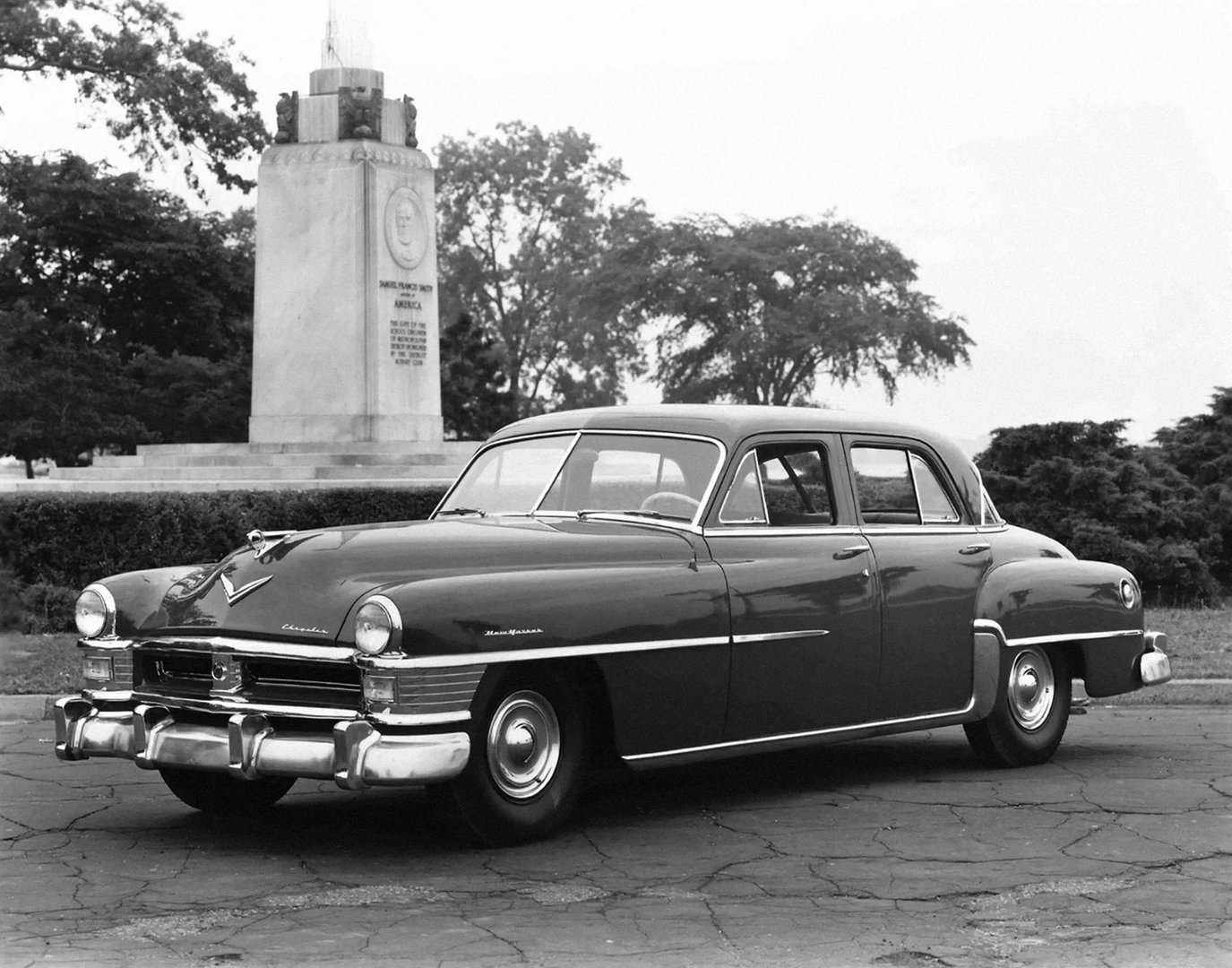 Chrysler_New_Yorker_3_generation__Sedan__1.jpg