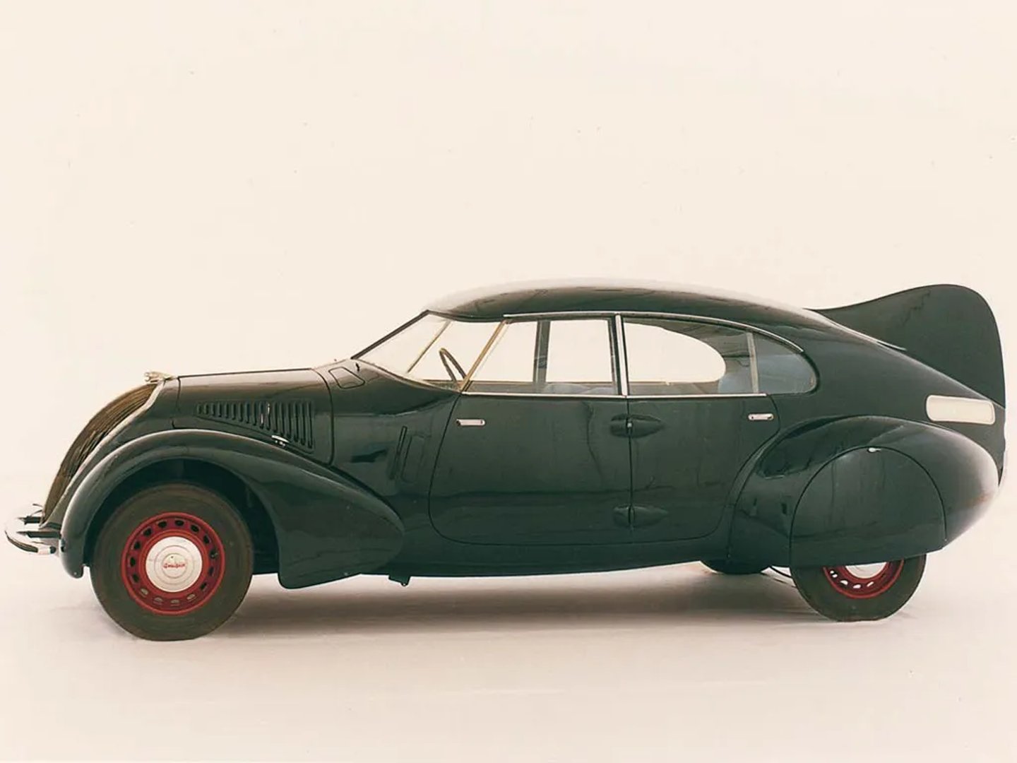 Peugeot_402_1_generation__Fastback__2.jpg