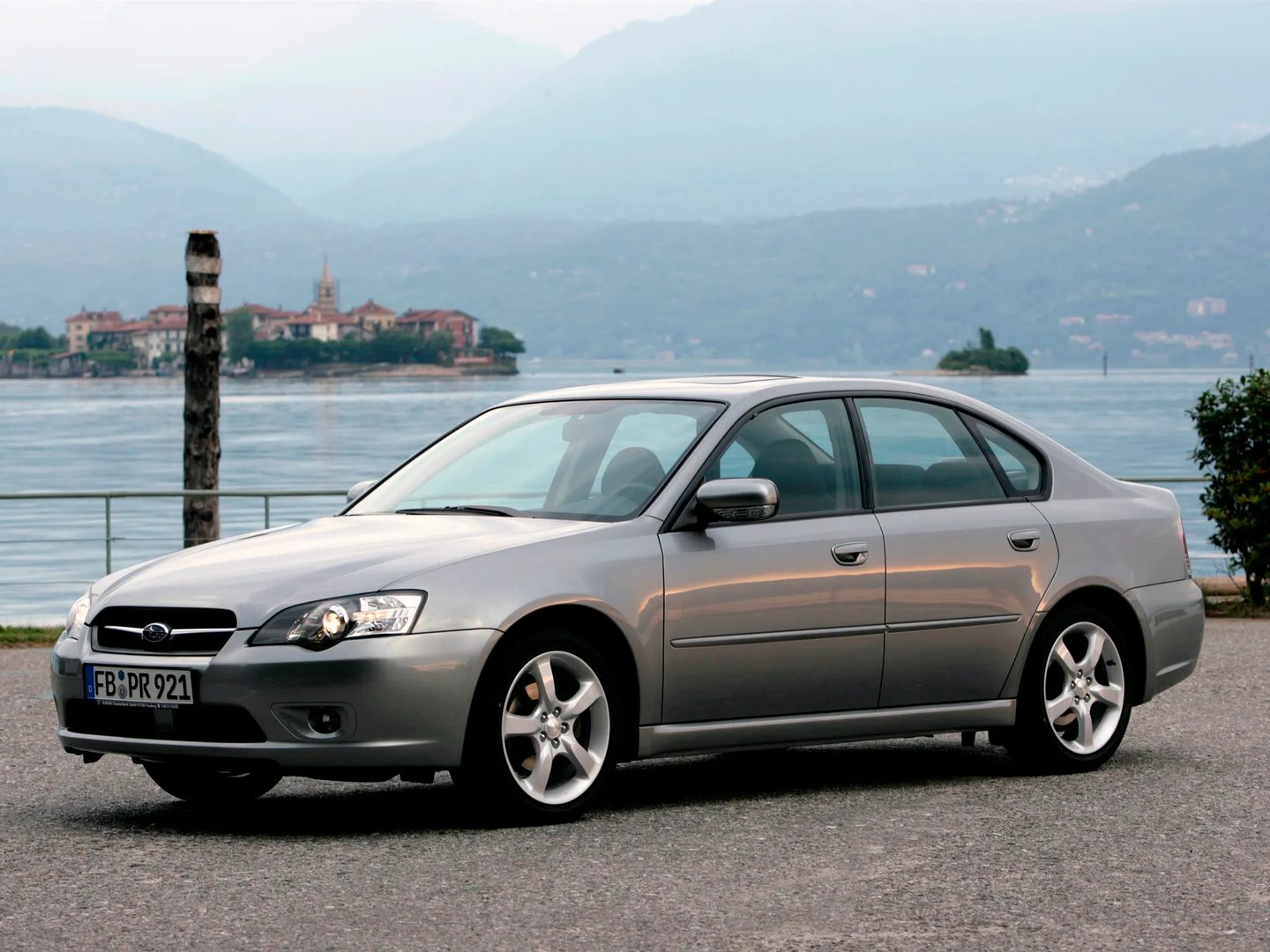 Subaru_Legacy_4_generation__Sedan__10.jpg